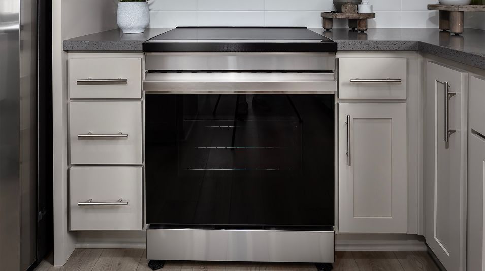 Cypress Cedar Point Res1 EI Kitchen Induction Range