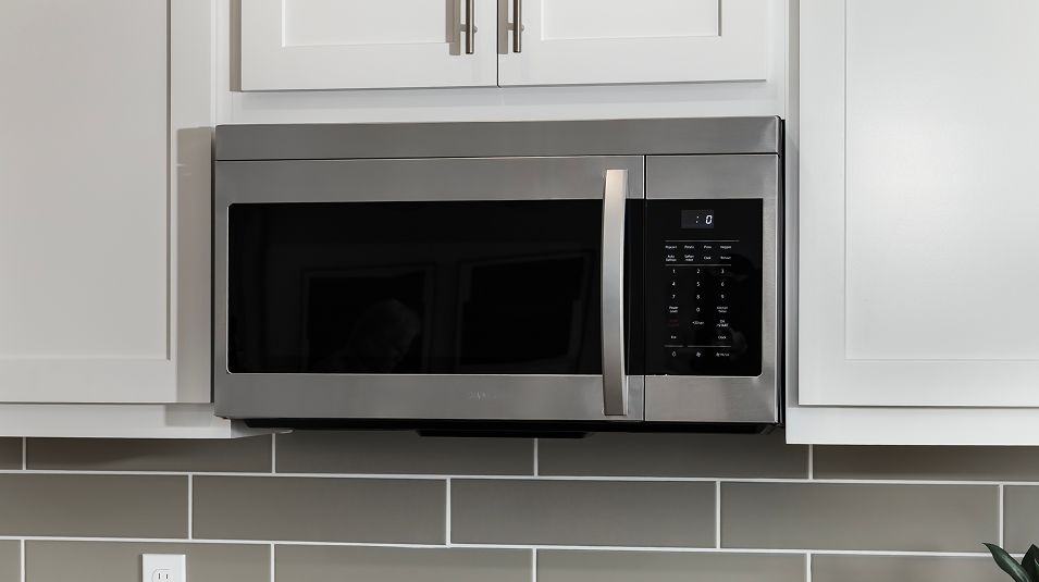 Oak Cedar Point Res3 EI Kitchen Microwave
