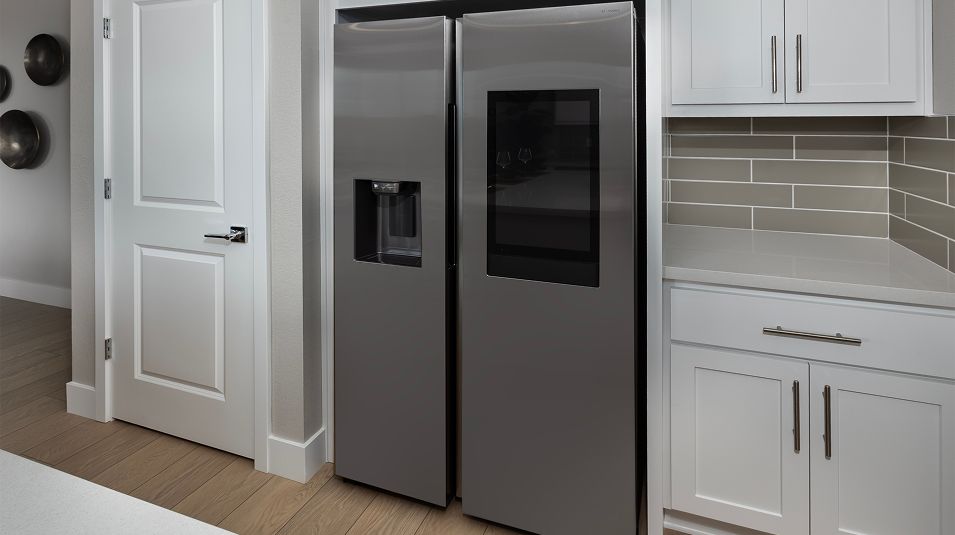 Oak Cedar Point Res3 EI Kitchen Refrigerator