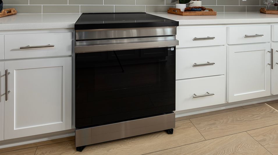 Oak Cedar Point Res3 EI Kitchen Range