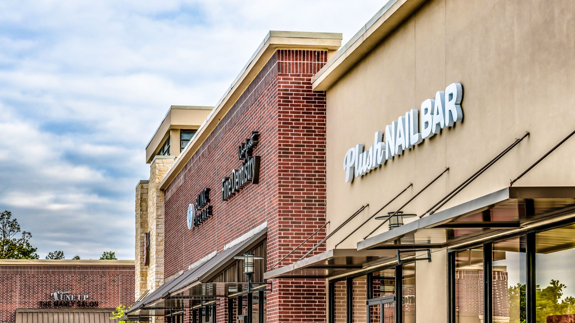 Montgomery Pine Market Plush Nail Bar