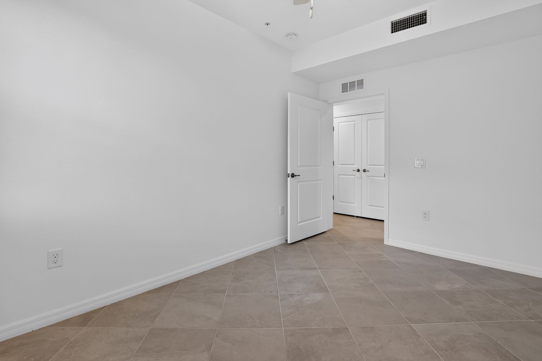 22 15888 Grn Acrs Ave 4211 Bedroom 8948