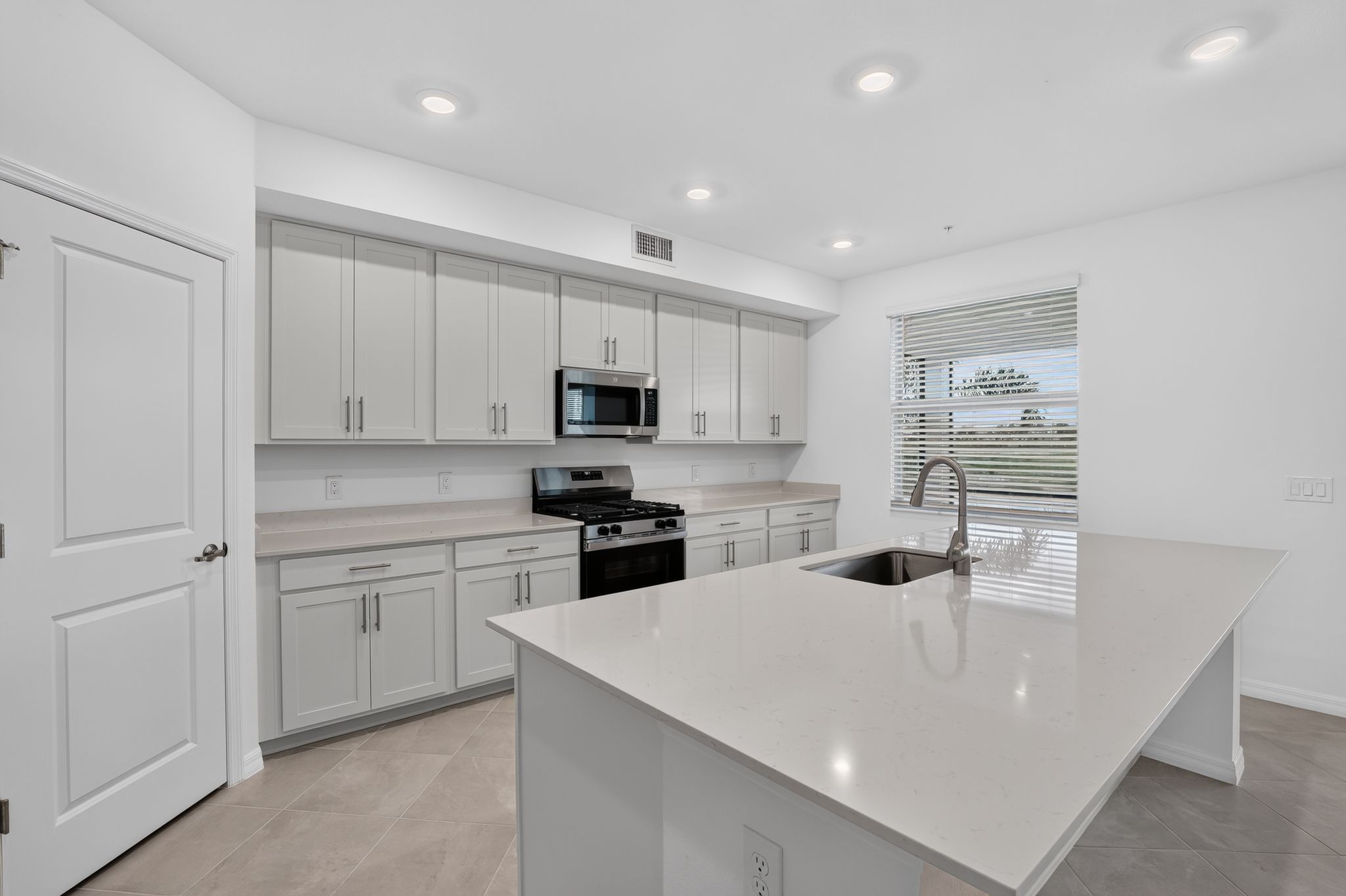 19 15888 Grn Acrs Ave 4211 Kitchen 8986