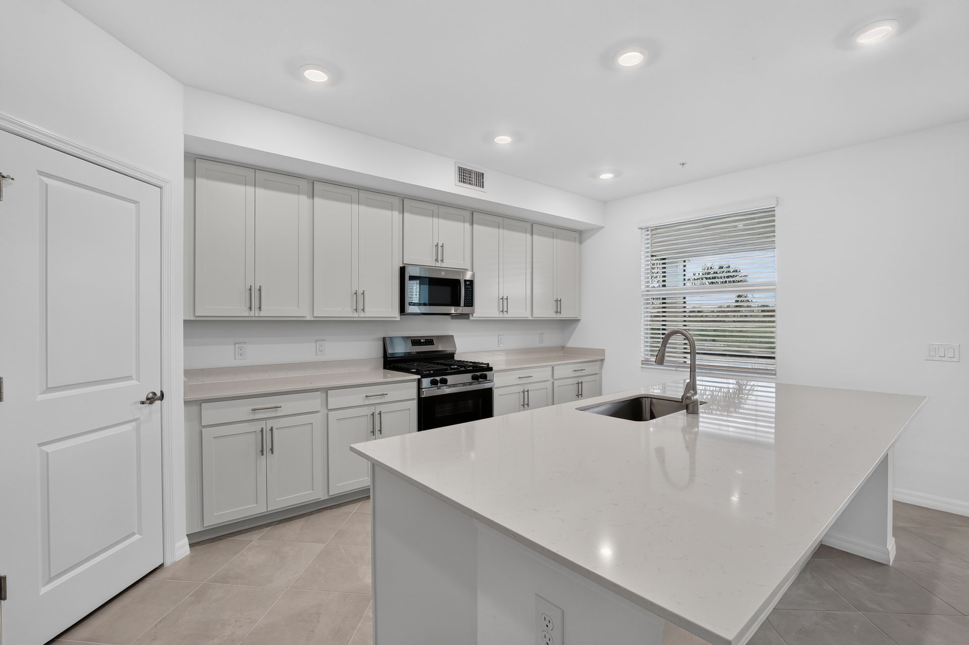 19 15888 Grn Acrs Ave 4211 Kitchen 8986
