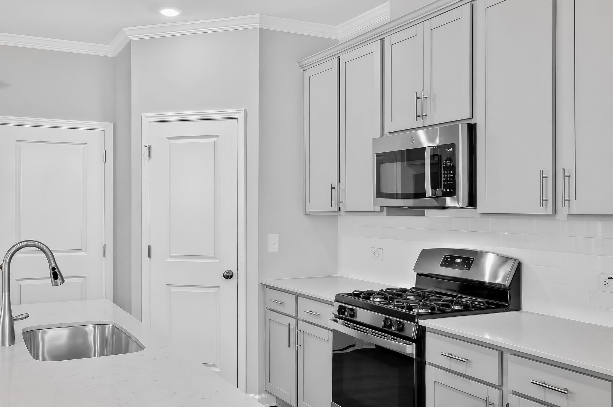 17 1380 Adler Cv Rd Kitchen Edit