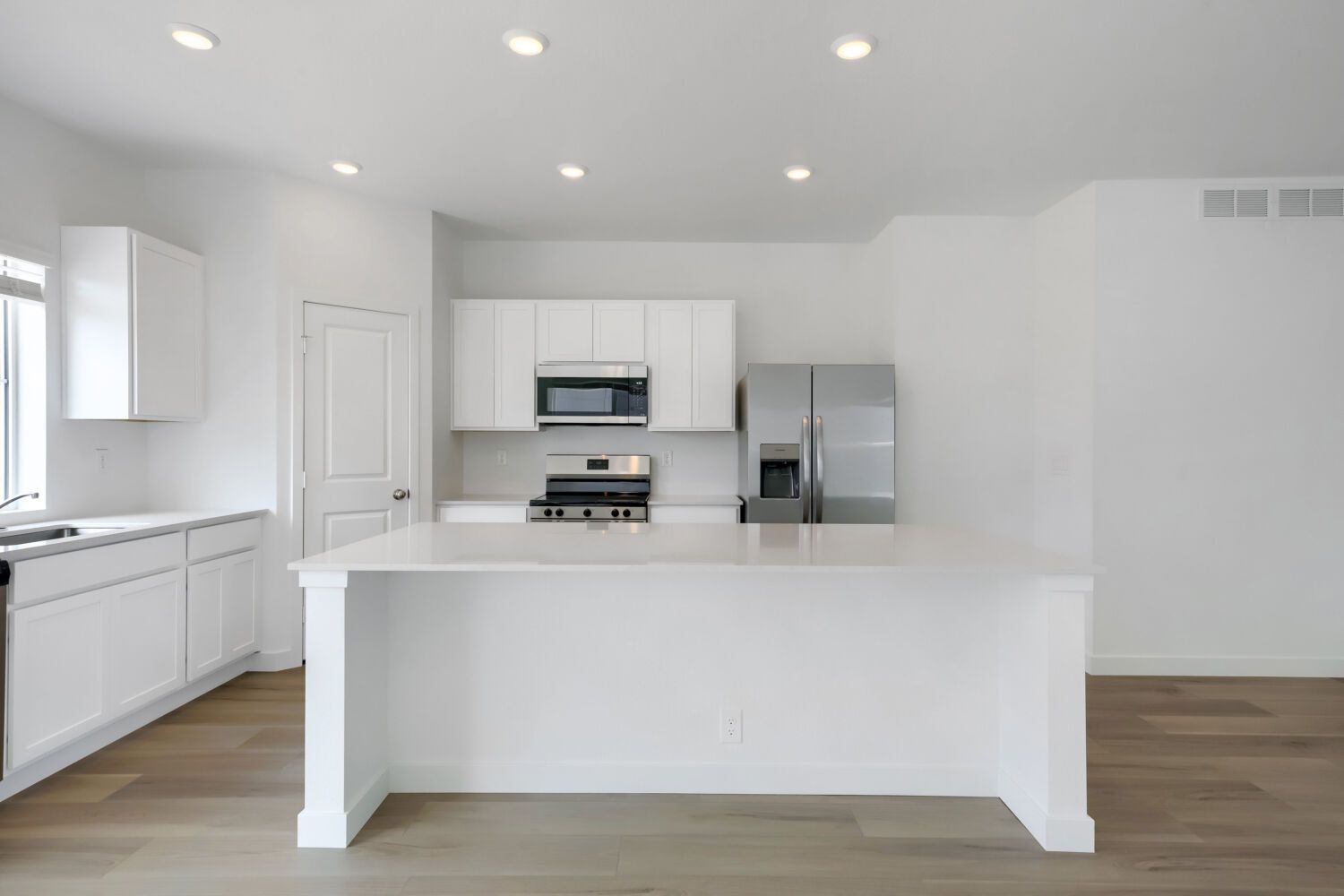 1678 Drumming Dr   Web Quality   005   05 Kitchen