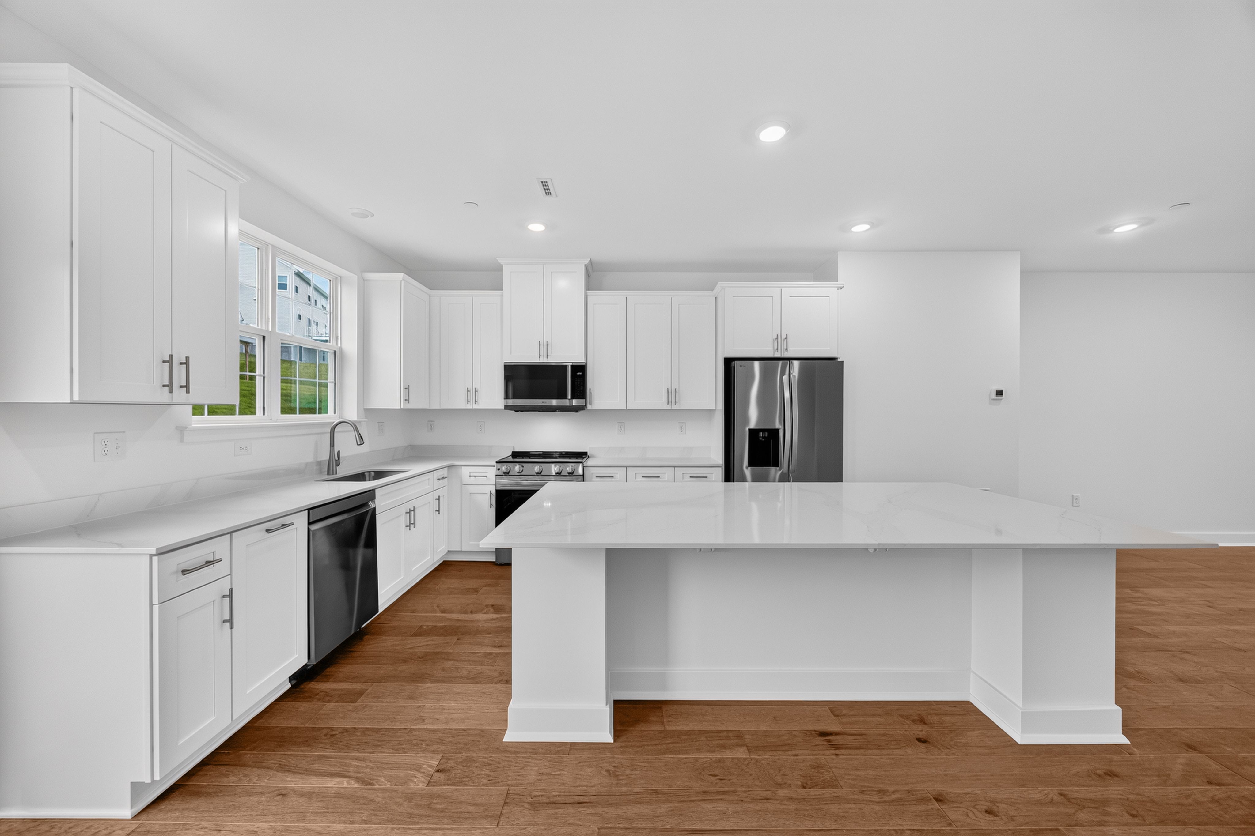 Pershing West Terrace Tuxedo Reserve Pershing Kitchen 3of4 F2