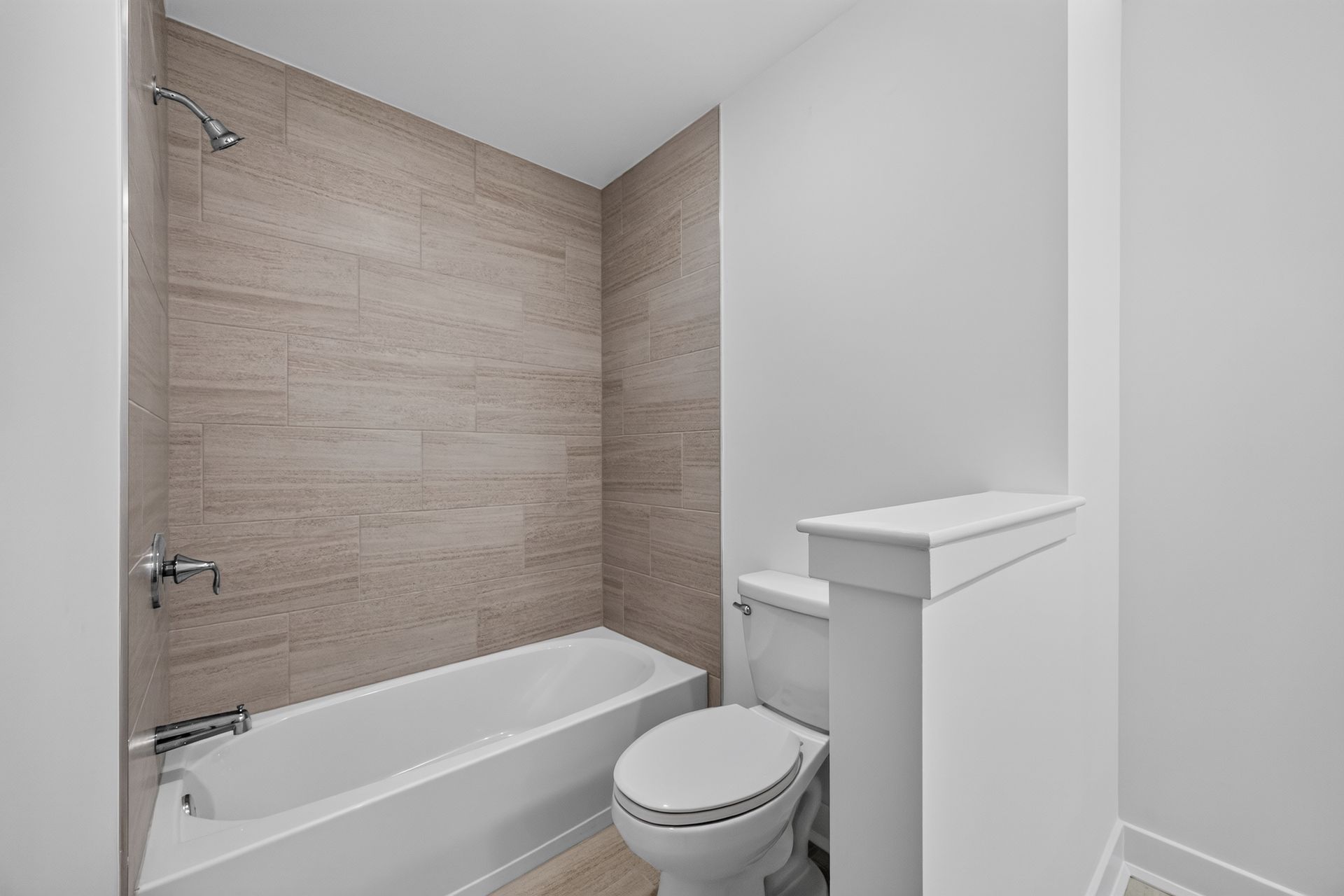 Pershing West Terrace Tuxedo Reserve Pershing Bath2 1of2 F3