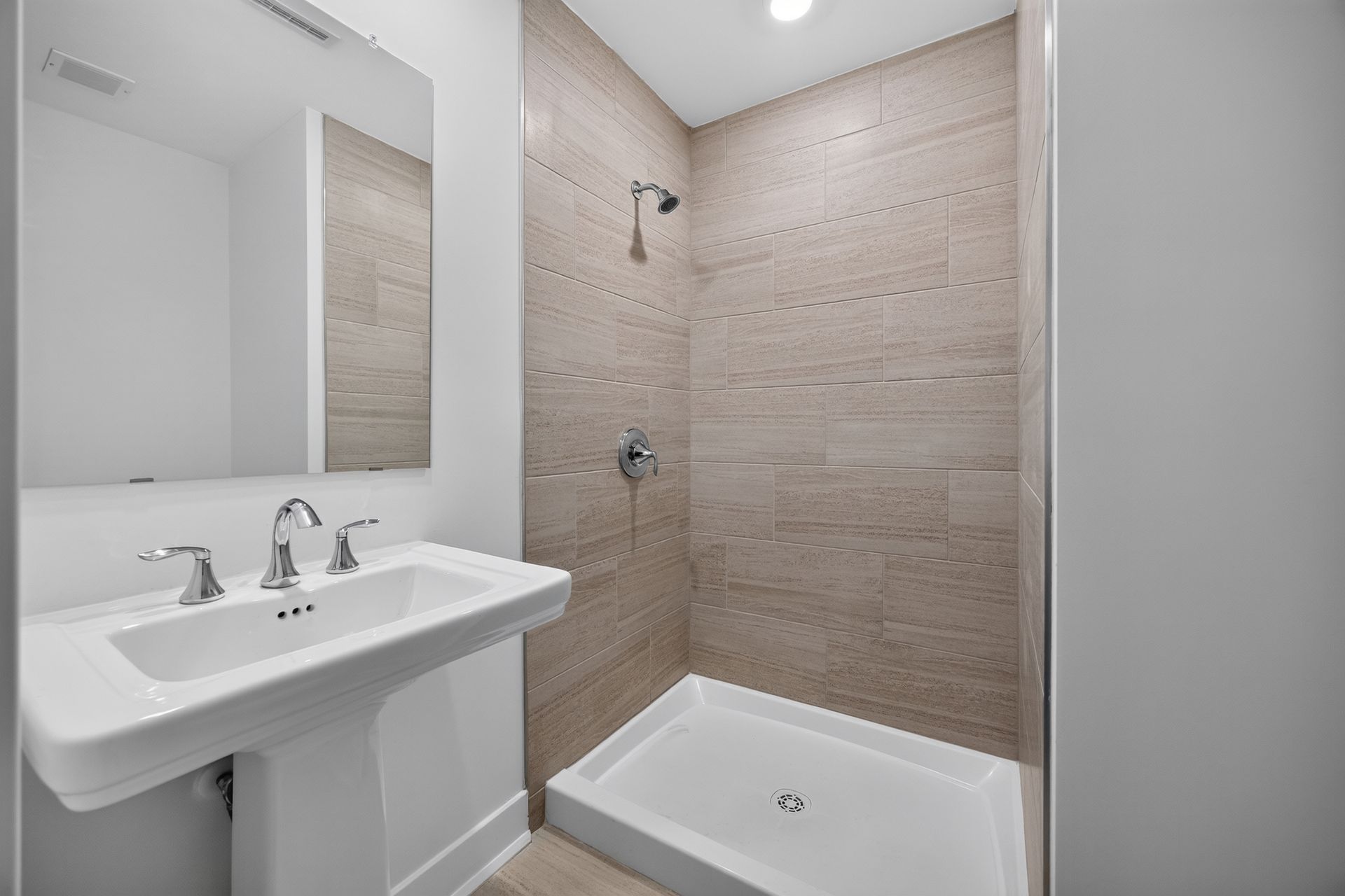 Pershing West Terrace Tuxedo Reserve Pershing Bath3 F1