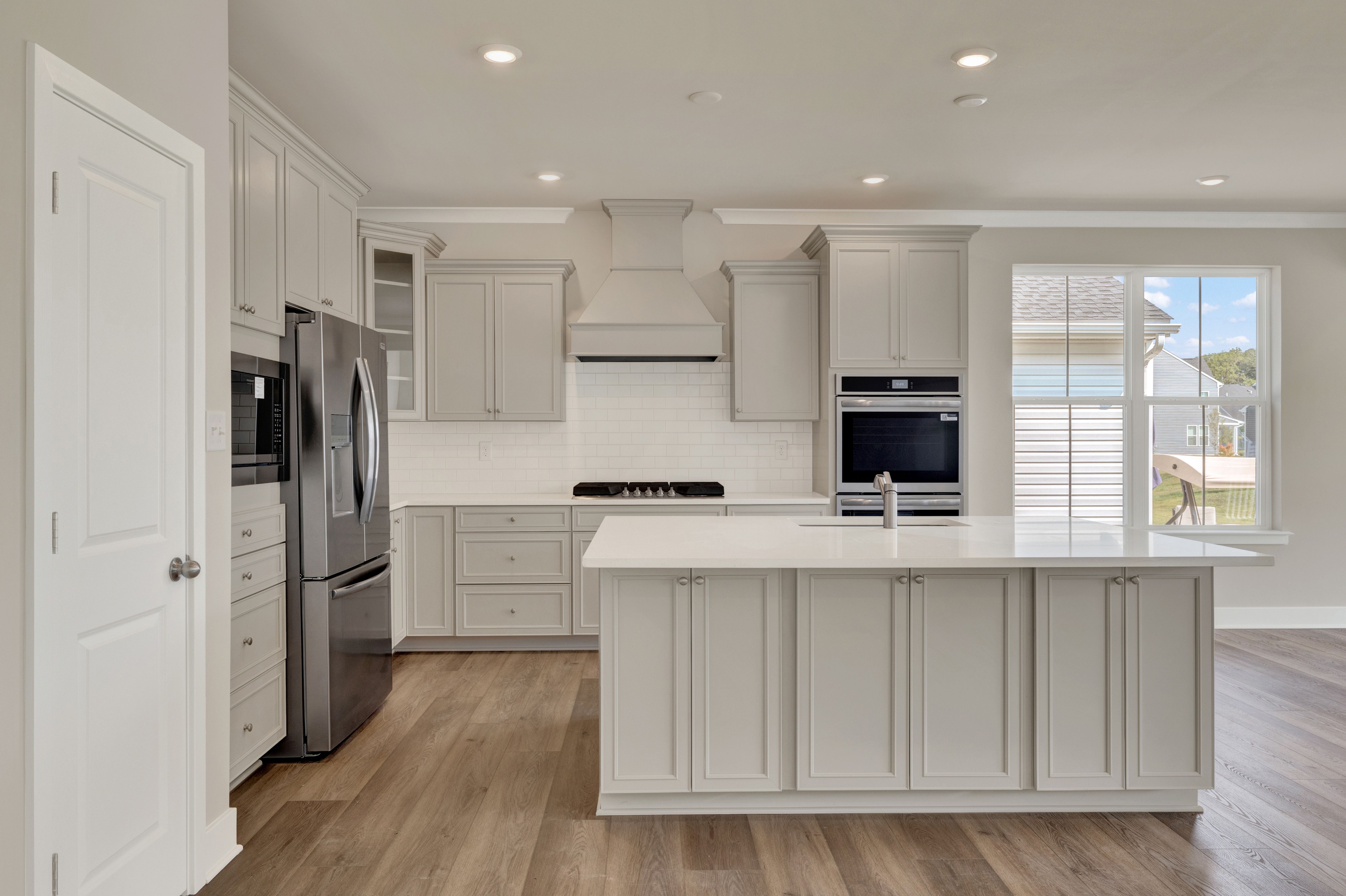 Plantation Lakes Savannah Kitchen 1of3
