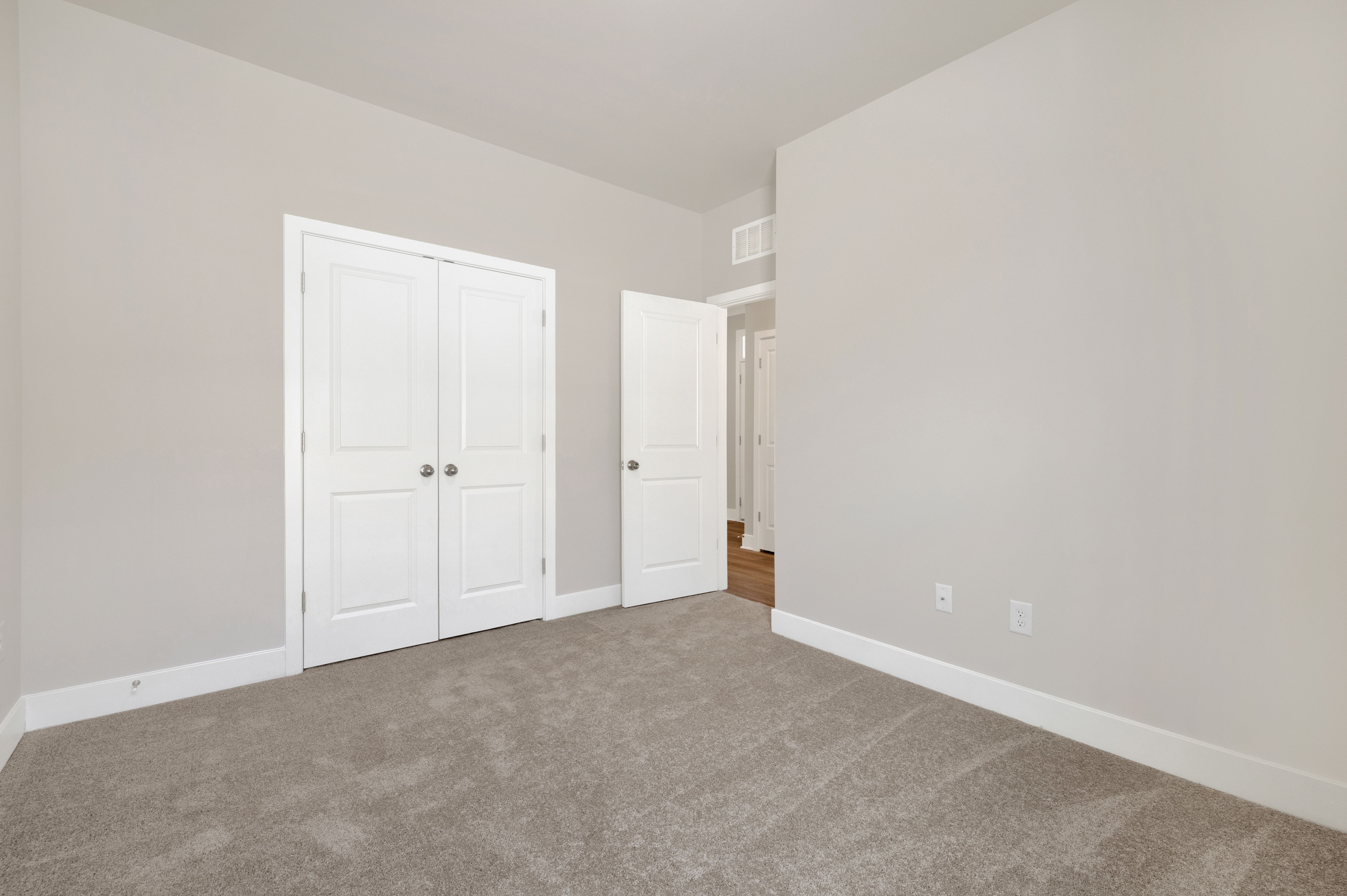 Plantation Lakes Savannah Bed1 1of2