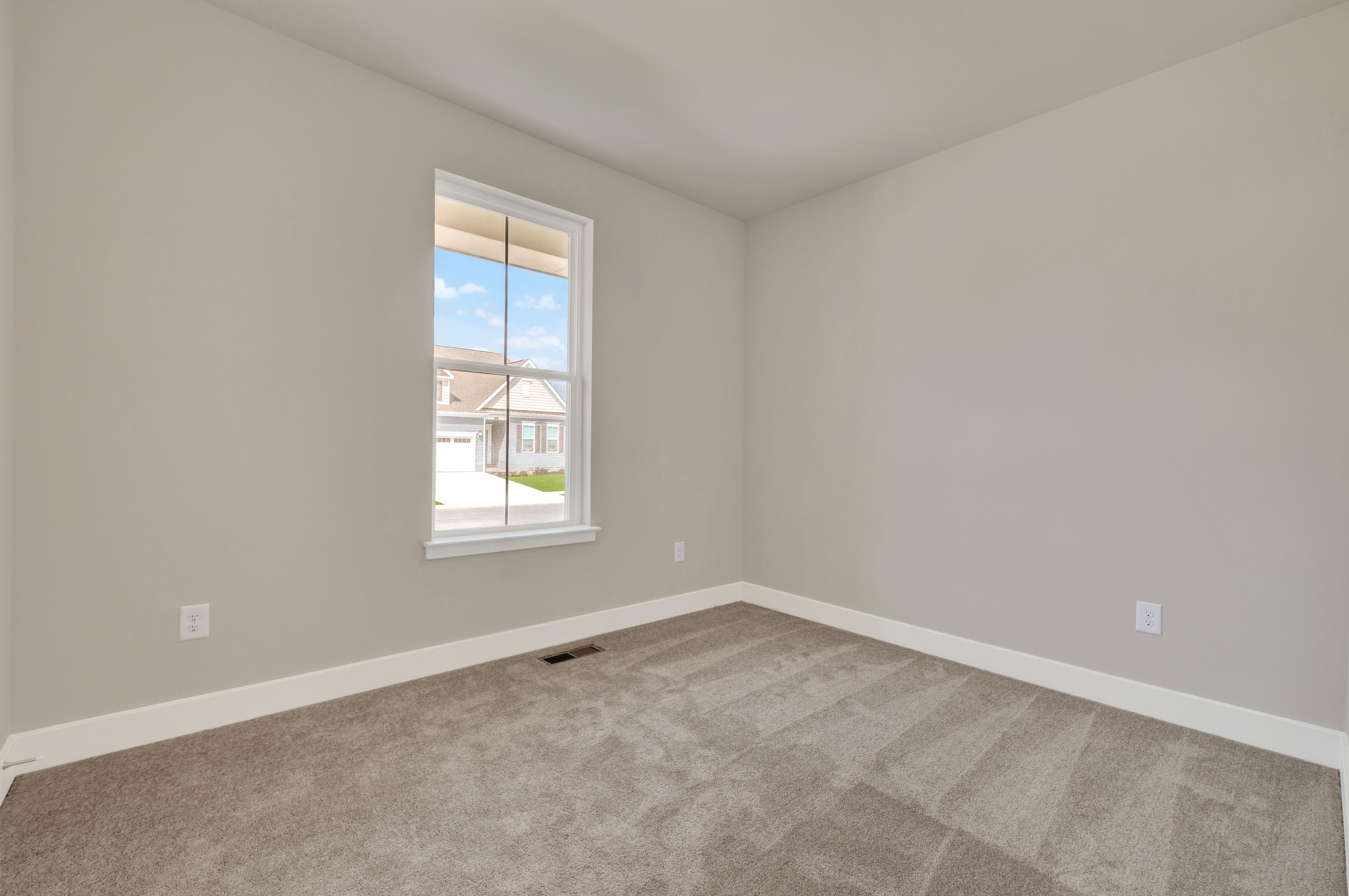 Plantation Lakes Savannah Bed1 2of2