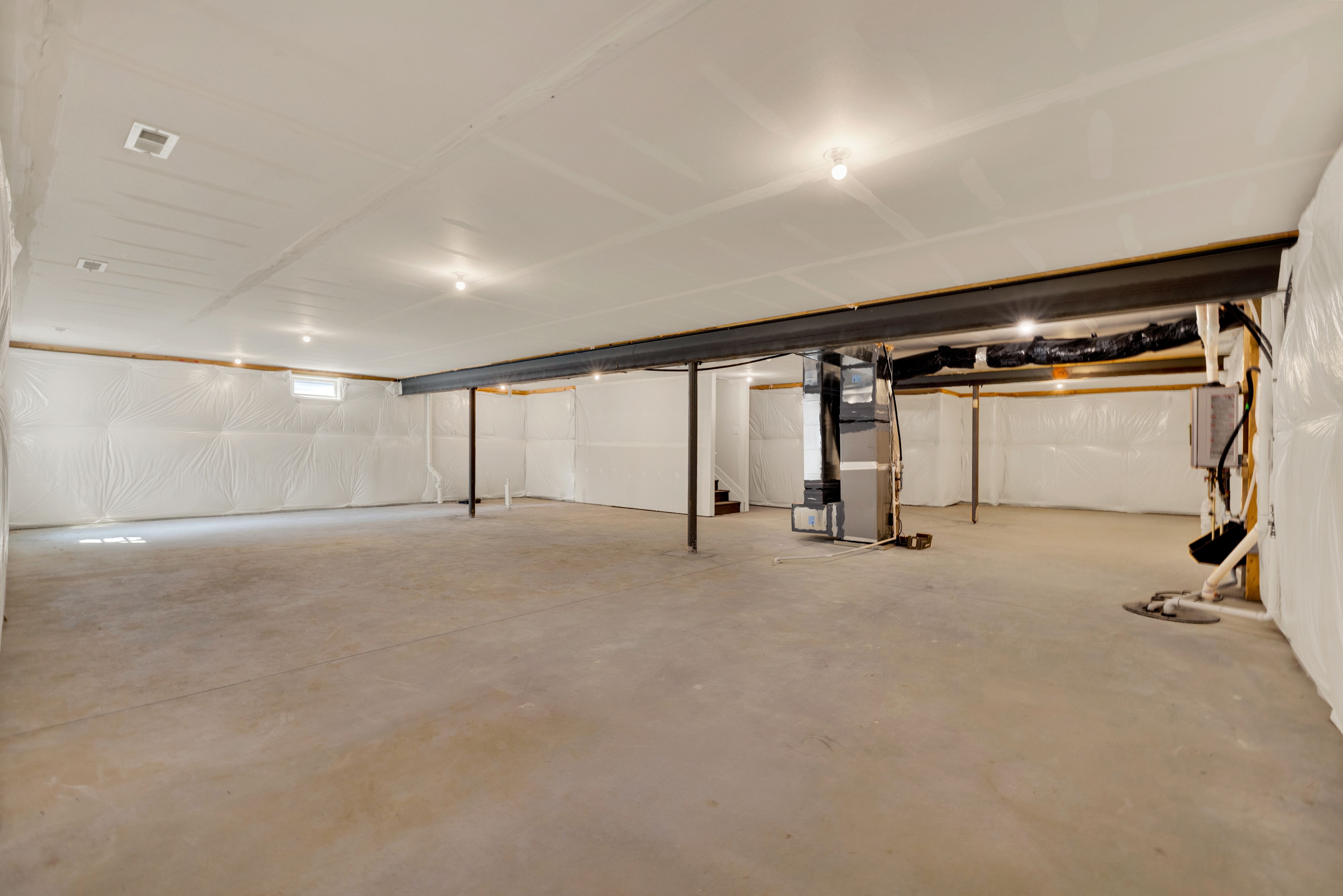 Plantation Lakes Savannah Unfinished Basement 1of2
