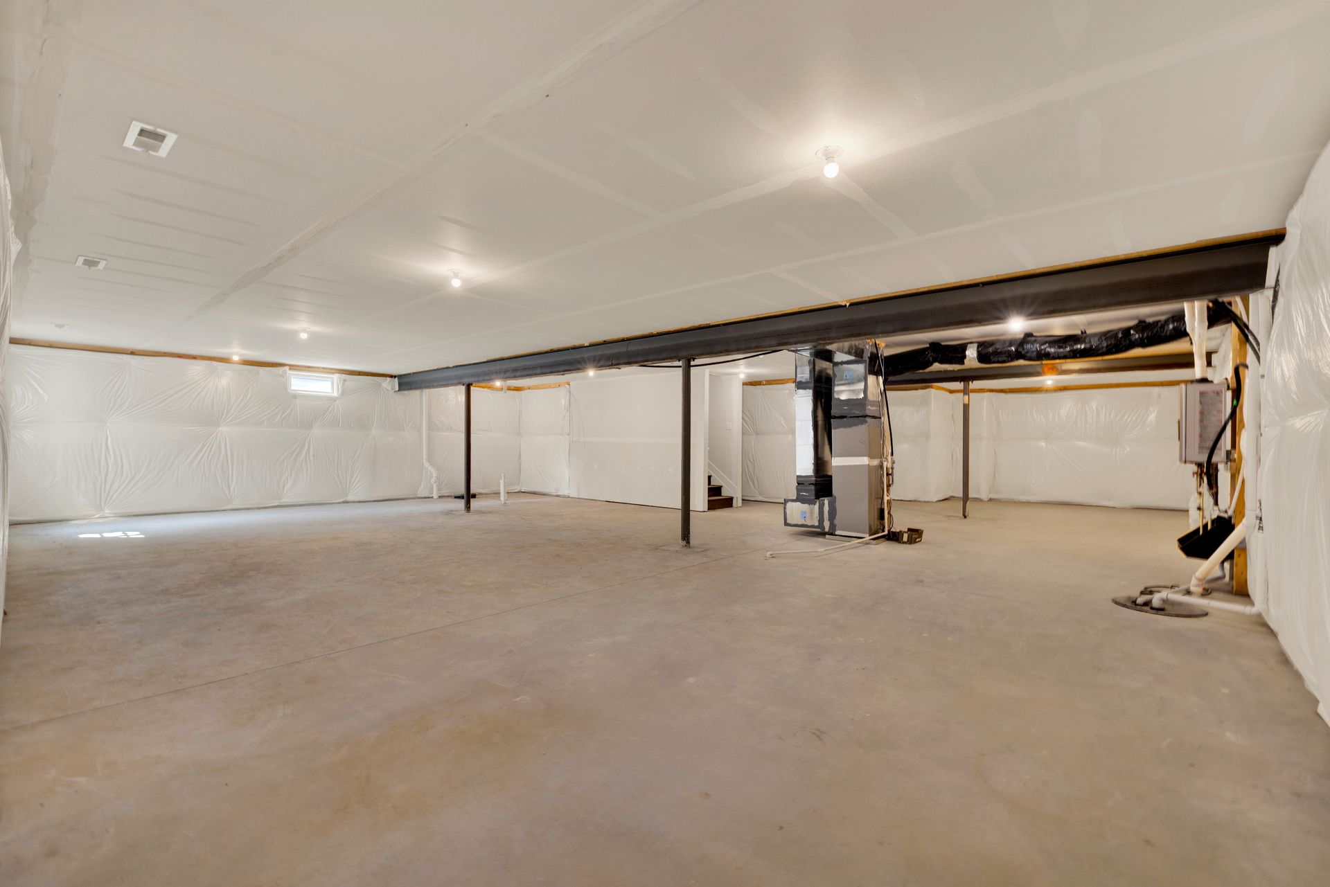 Plantation Lakes Savannah Unfinished Basement 1of2