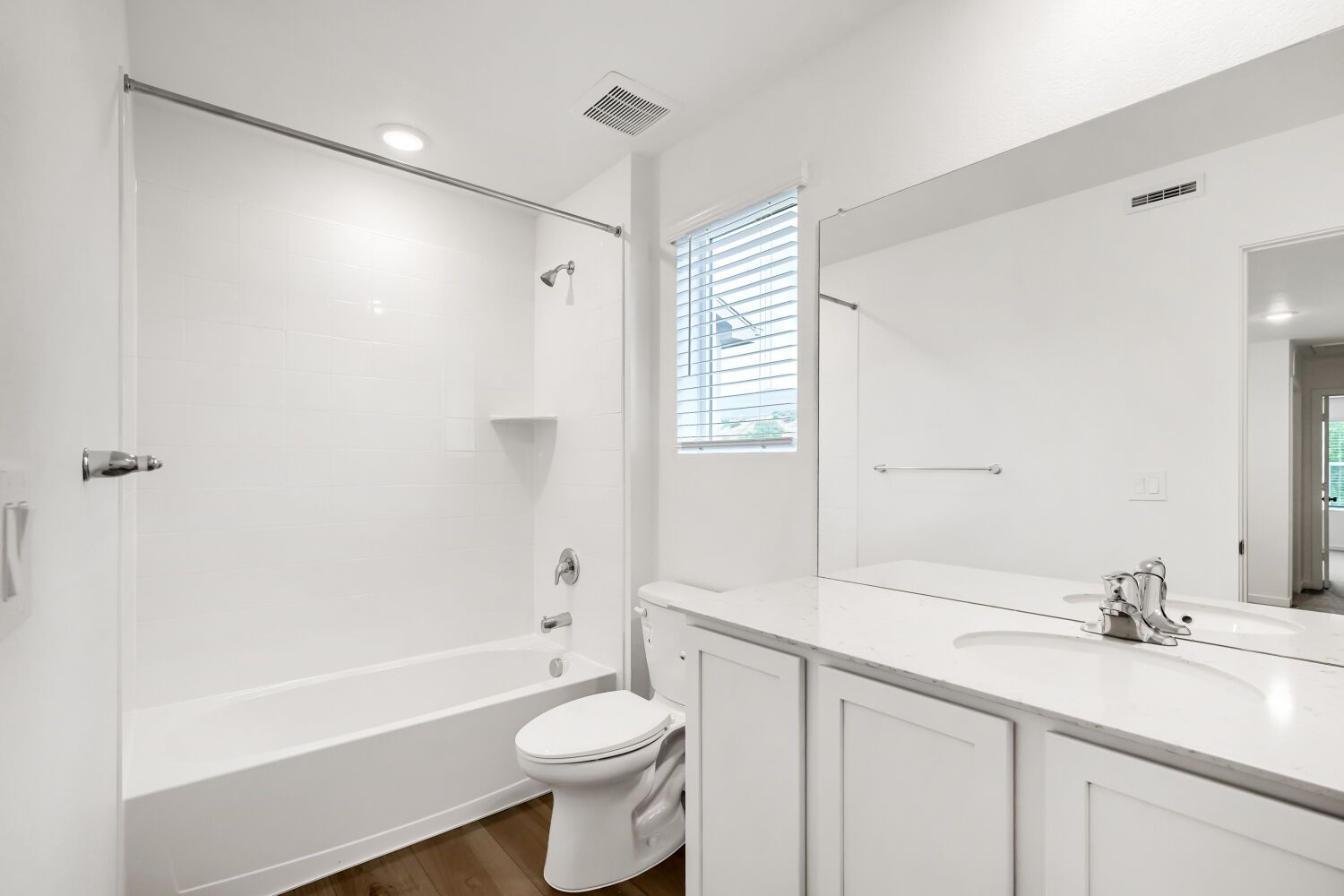 2664 Lower Crags Pt   Web Quality   011   11 Bathroom