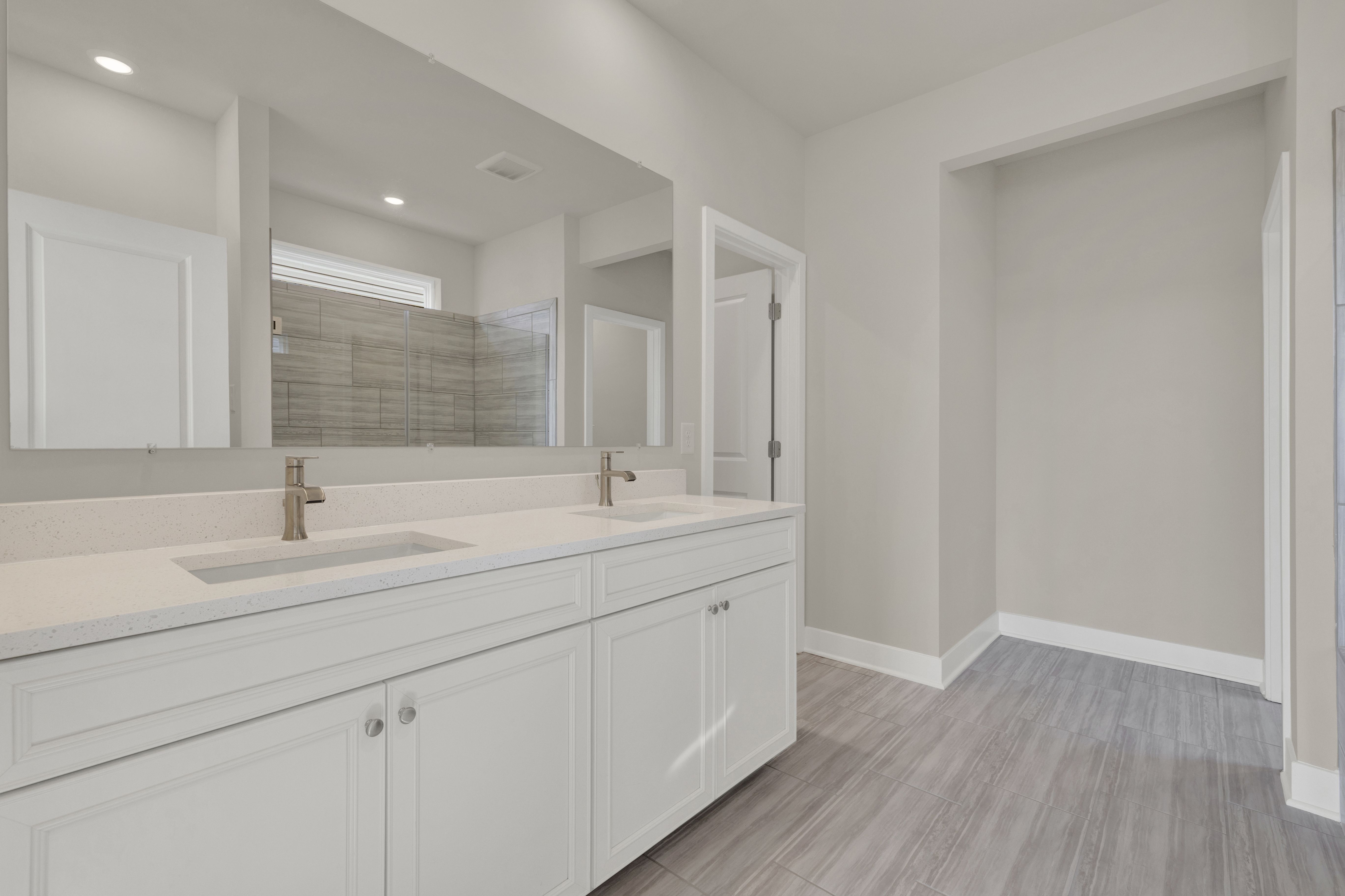 Plantation Lakes Clearwater Owners Bath 1of2