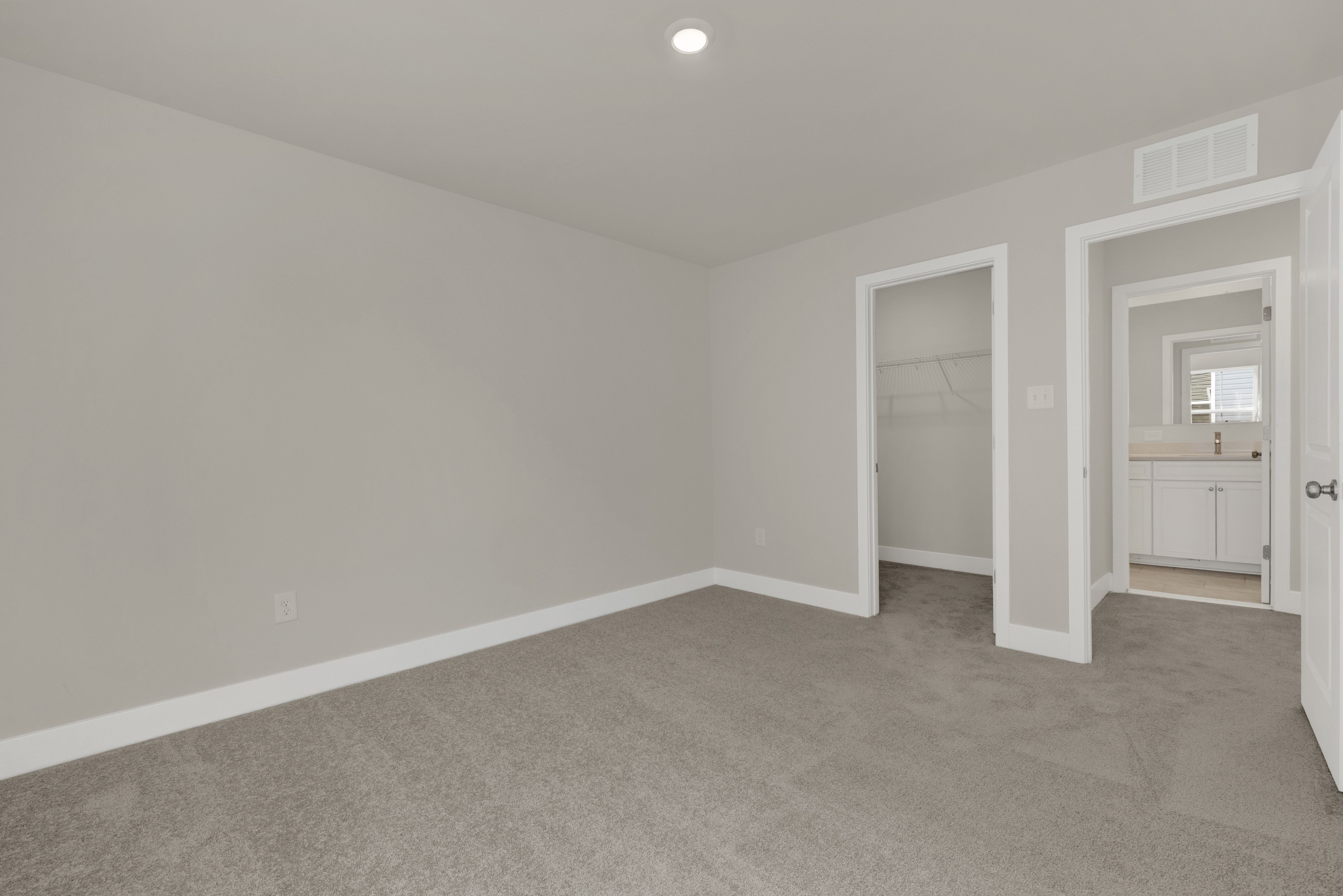 Plantation Lakes Clearwater Bed2 1of2