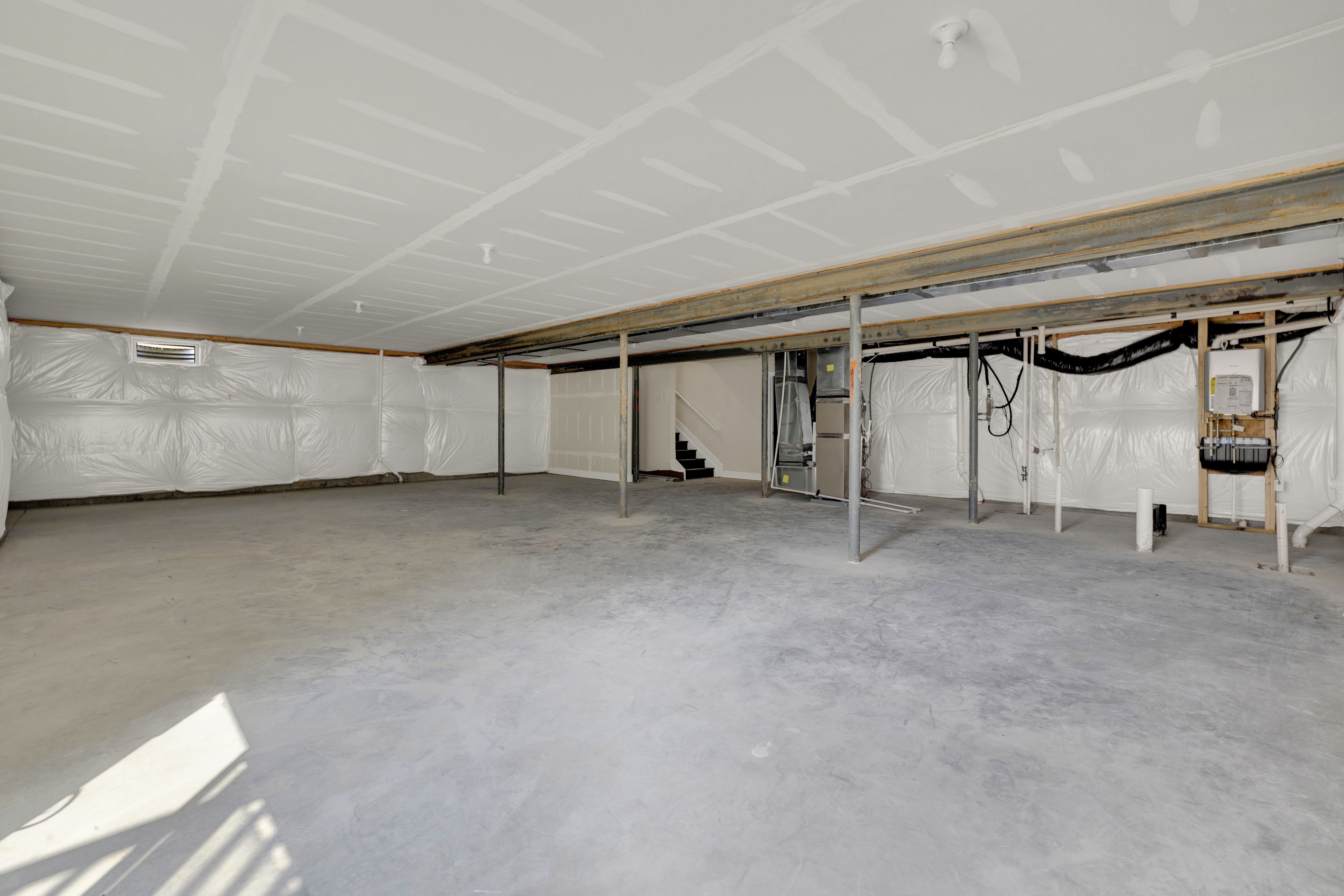 Plantation Lakes Clearwater Unfinished Basement 2of3