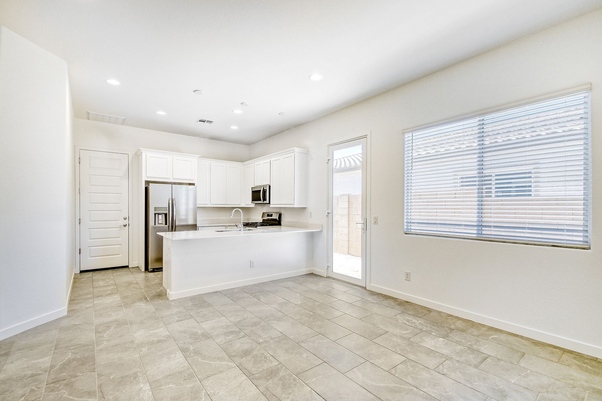 25137 N 177th Ave   Print Quality   006   06 Family Room