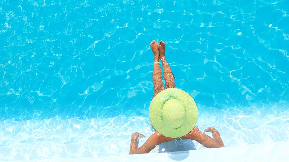 N Pic Adults Woman Outdoors Pool Green Hat Top View