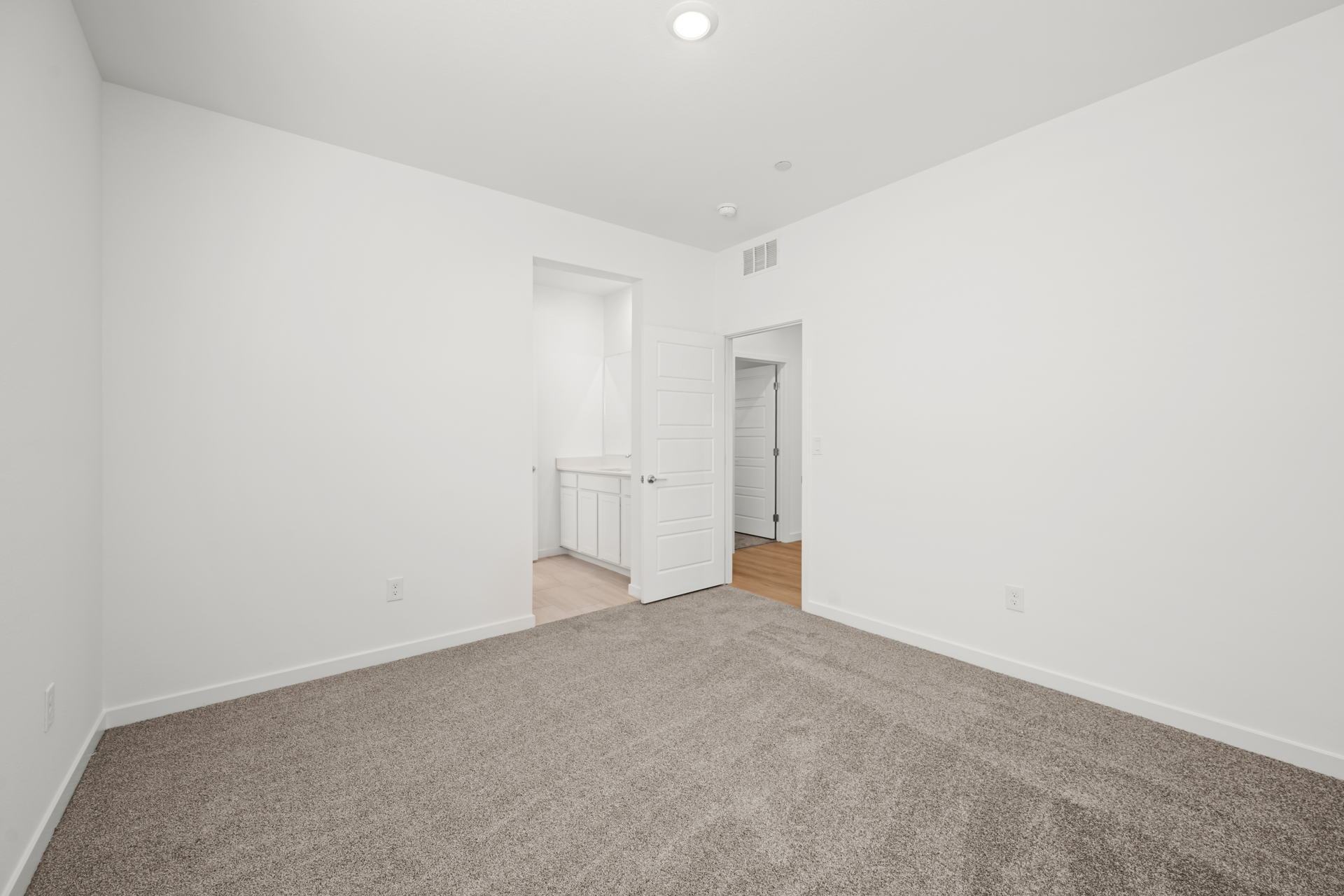 Lennar10910 Lewis Pointe Avenue09