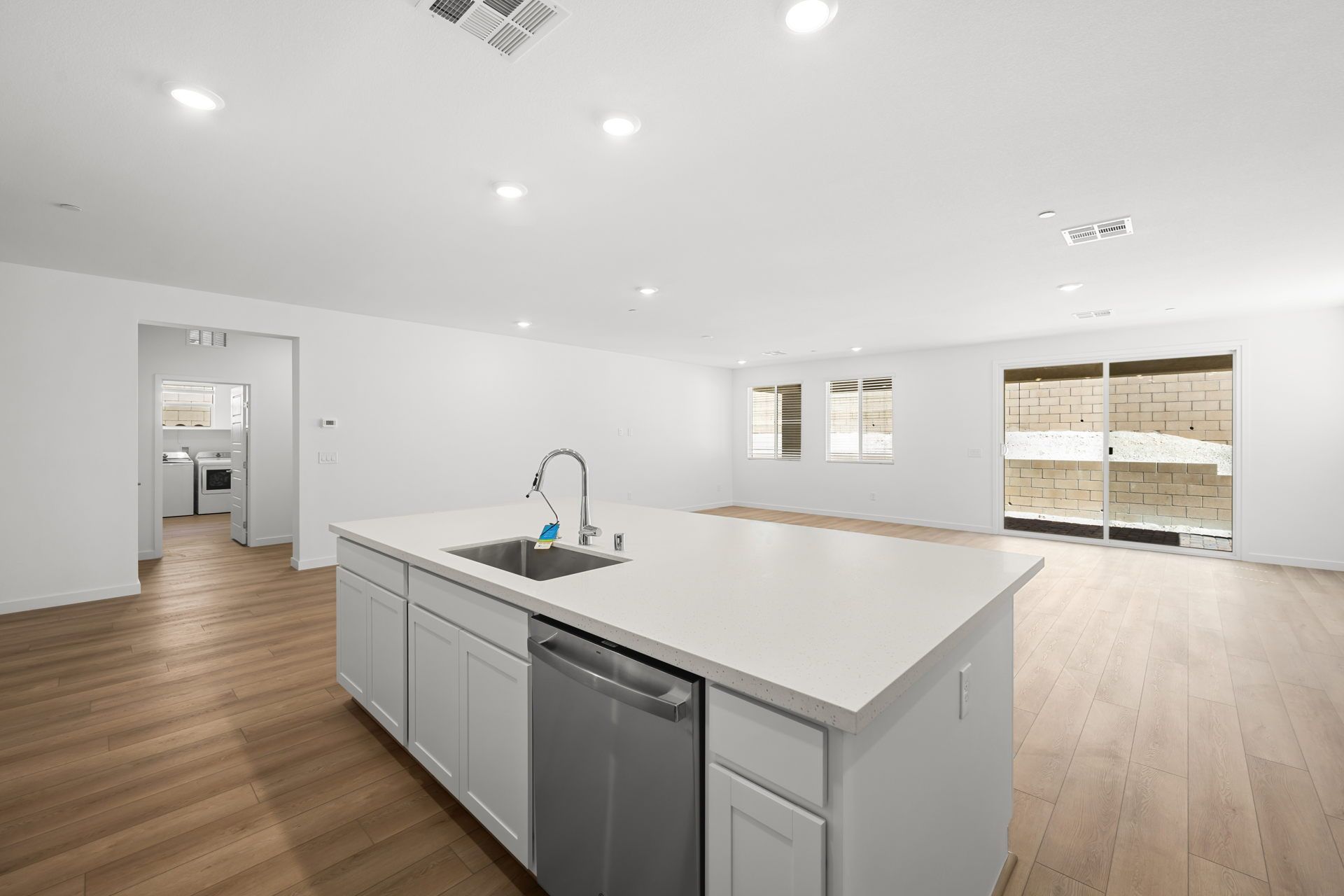 Lennar10910 Lewis Pointe Avenue18