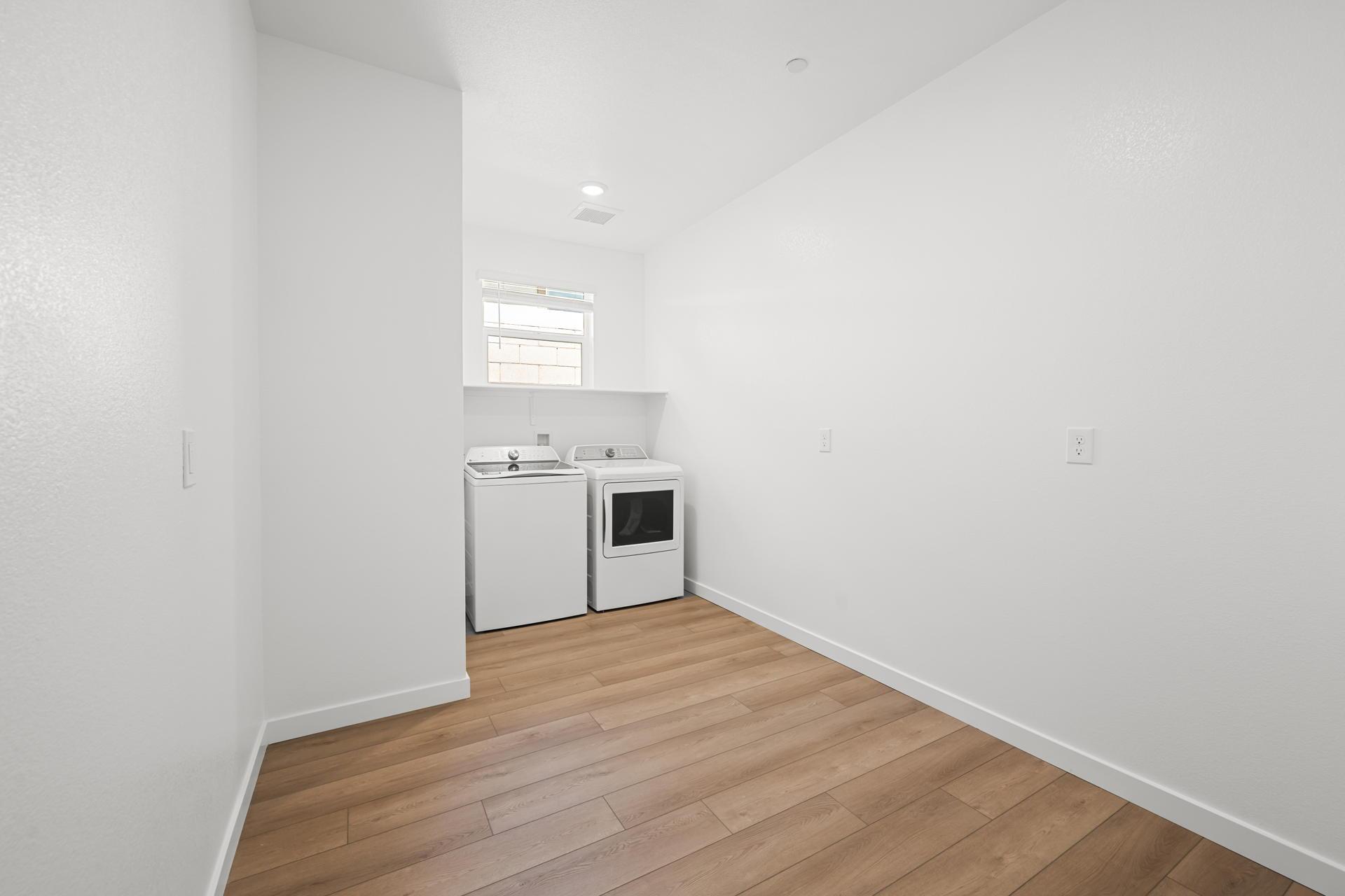 Lennar10910 Lewis Pointe Avenue21