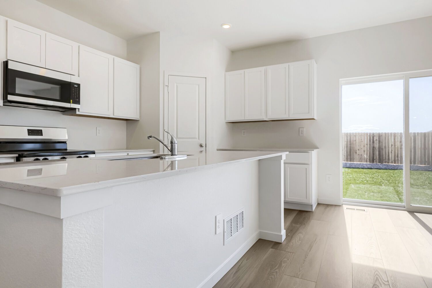 395 Wildflower Ct Kitchen