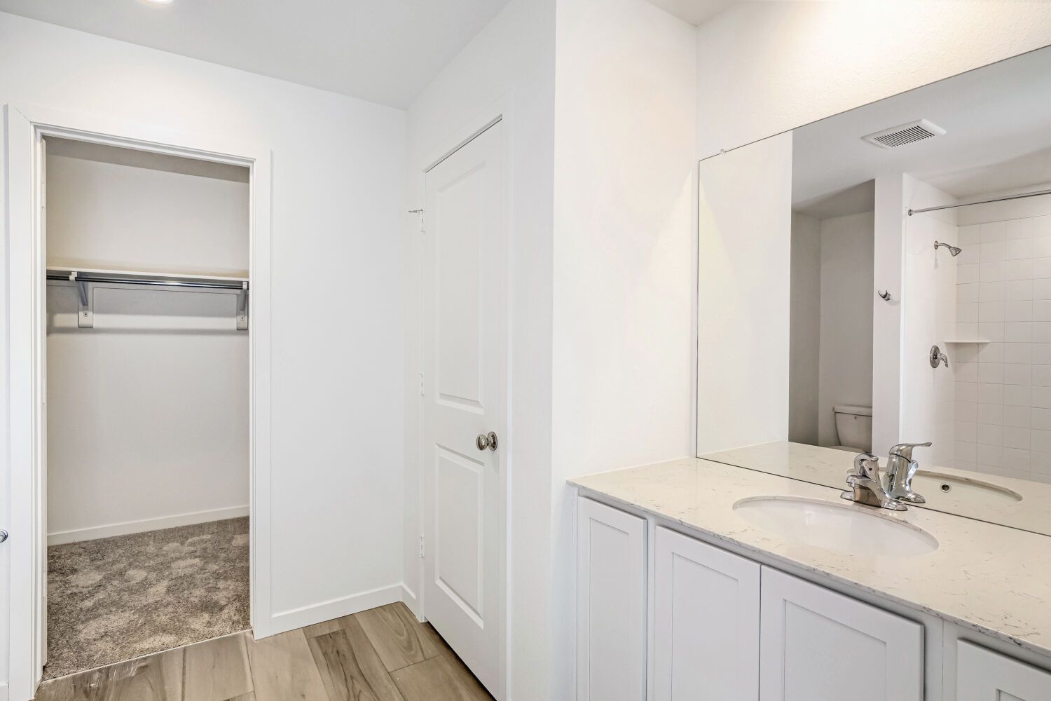 395 Wildflower Ct Owner's Suite Bathroom