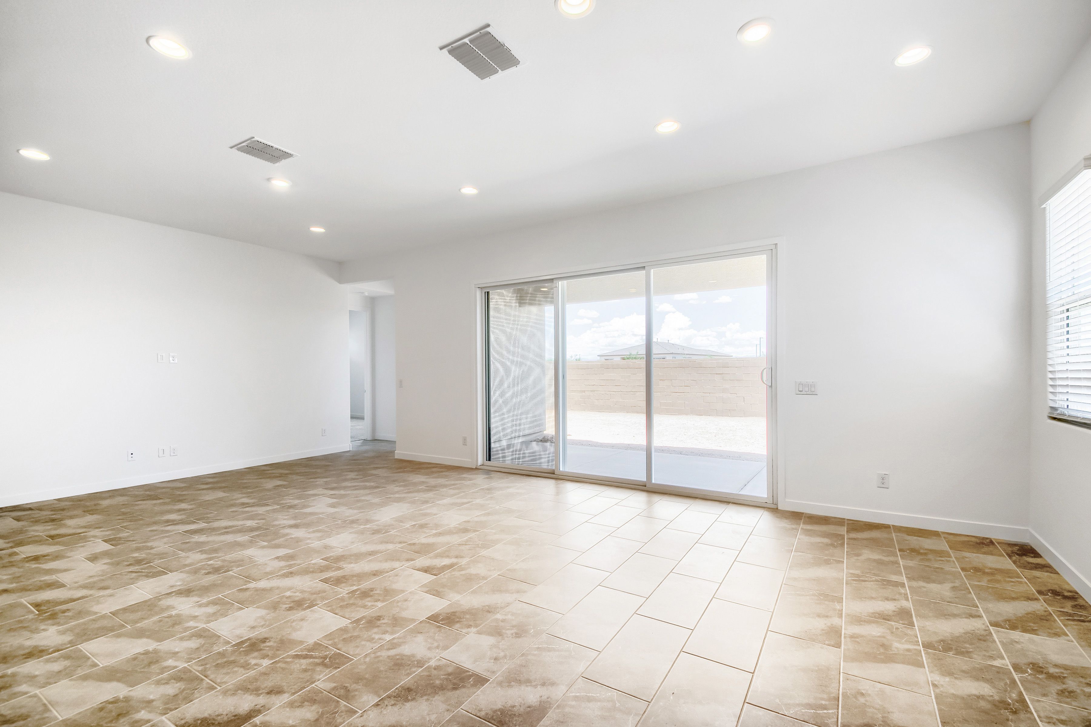 25481 N 167th Ln   Print Quality   002   02 Living Room