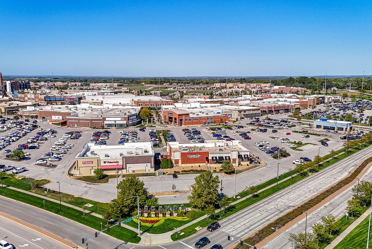 Tonganoxie Legends Outlet Mall 2of2 (1)