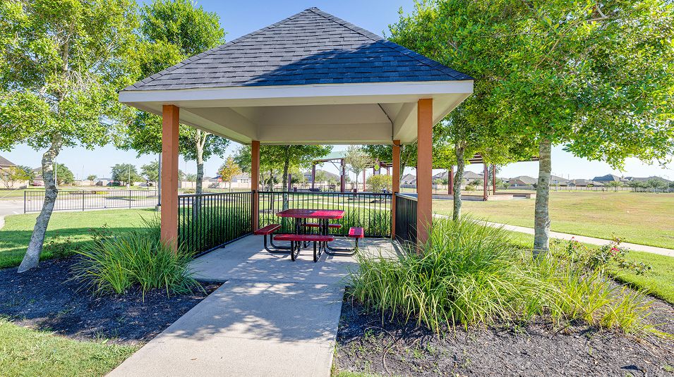 Estates Sterling Lakes Amenity Picnic