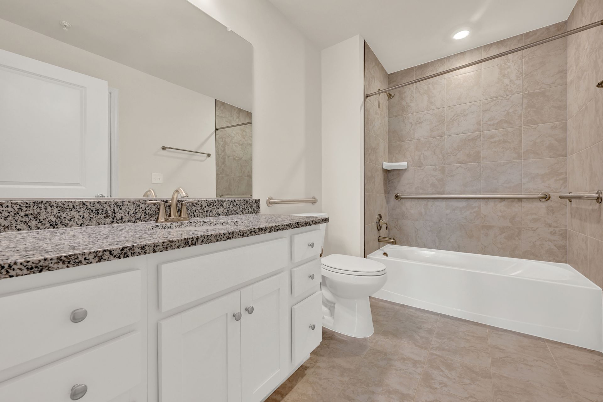 Beechfield Manors55+ Daisy Bath 1of3