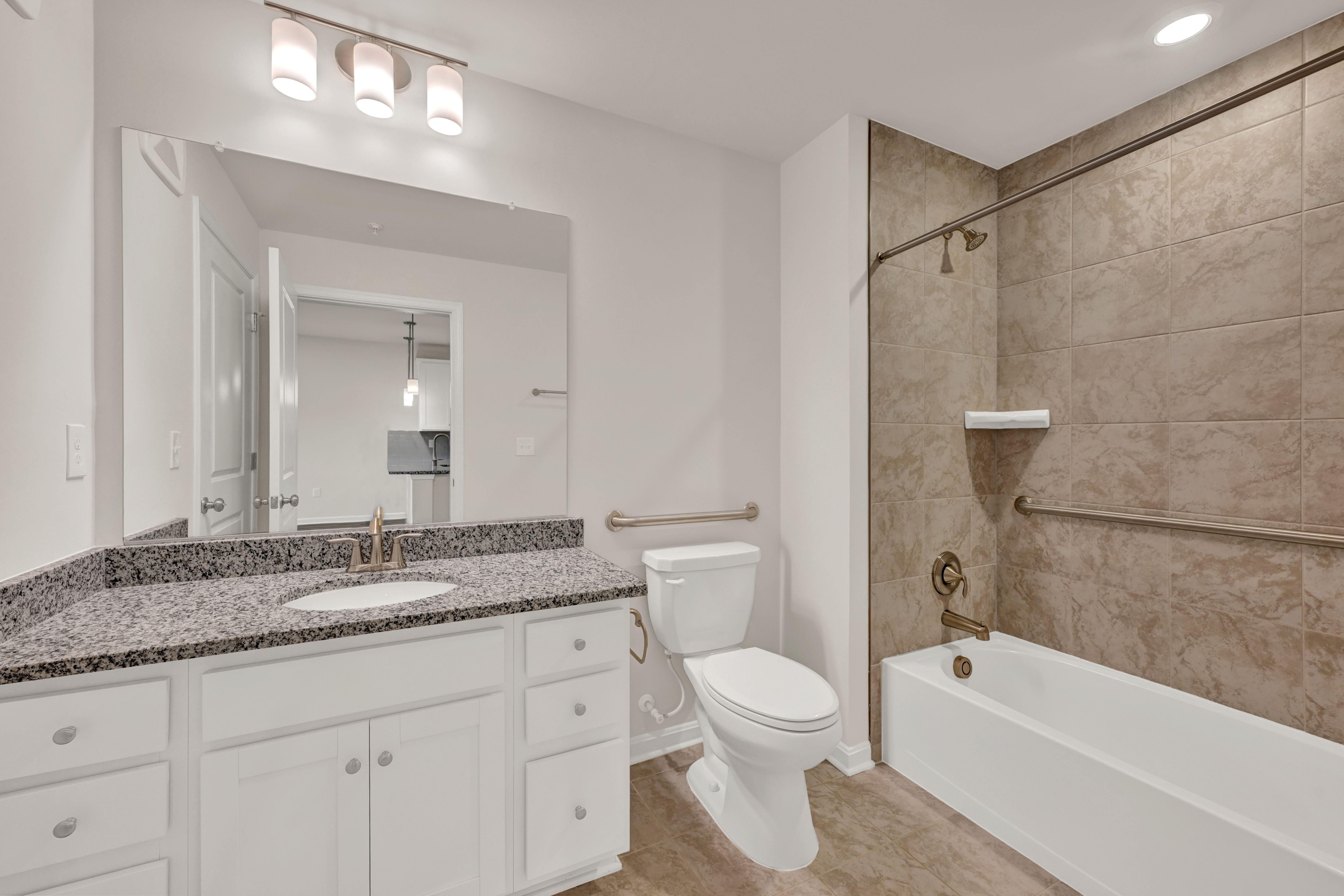 Beechfield Manors55+ Daisy Bath 3of3