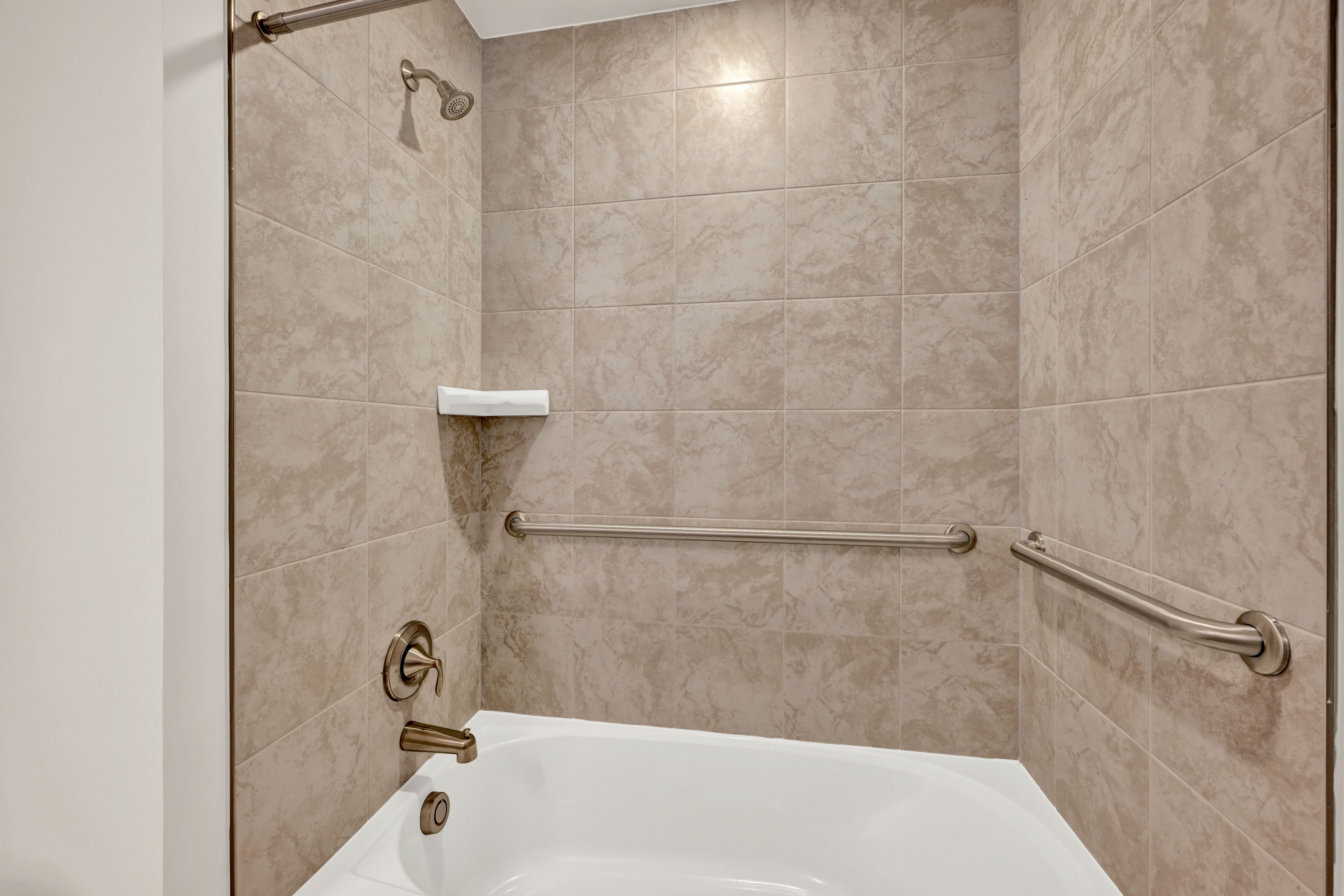 Beechfield Manors55+ Daisy Bath 2of3