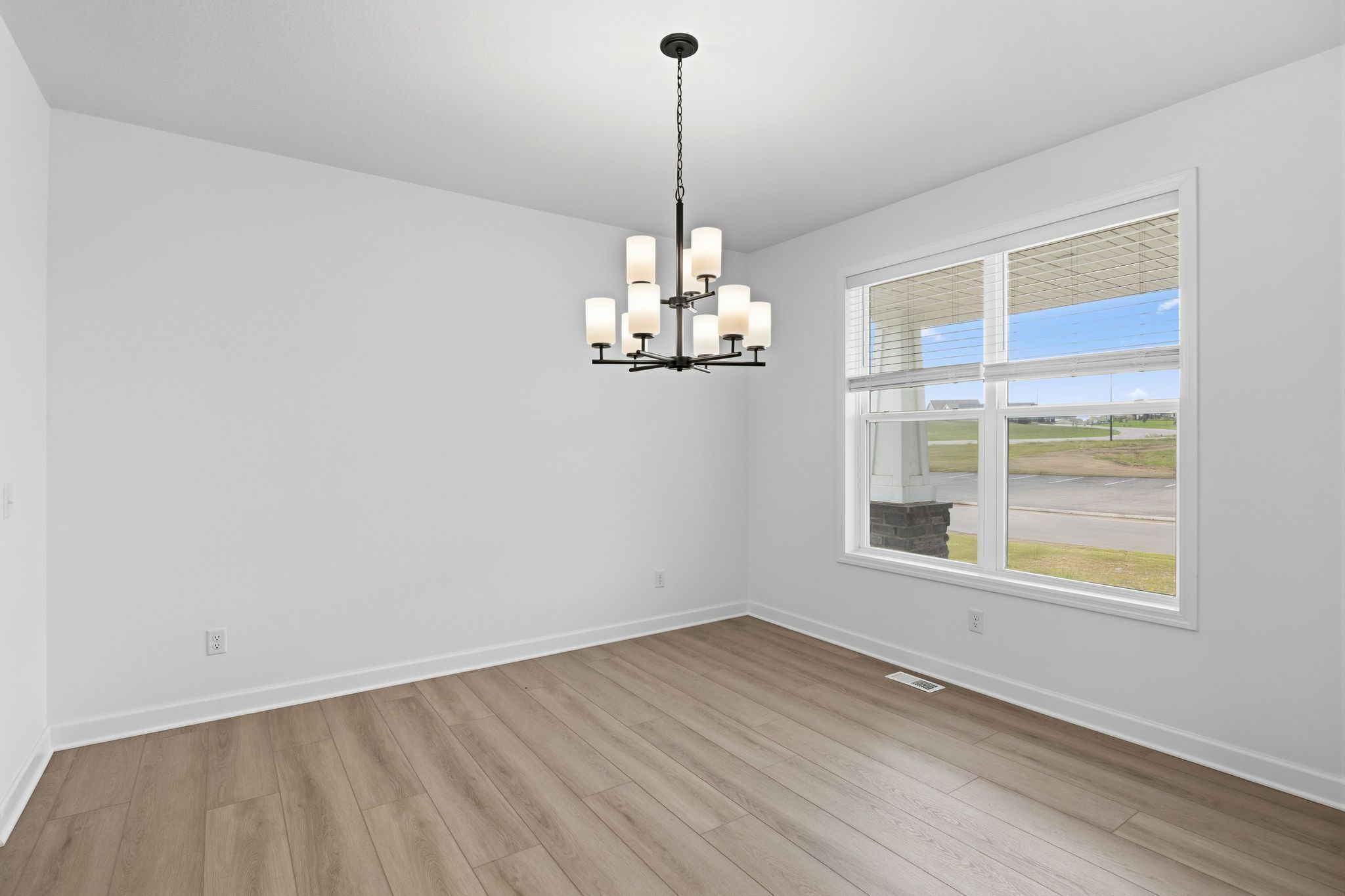 7 Amelia Meadows Mc Kinley QMI H S1113 Dining Room F1