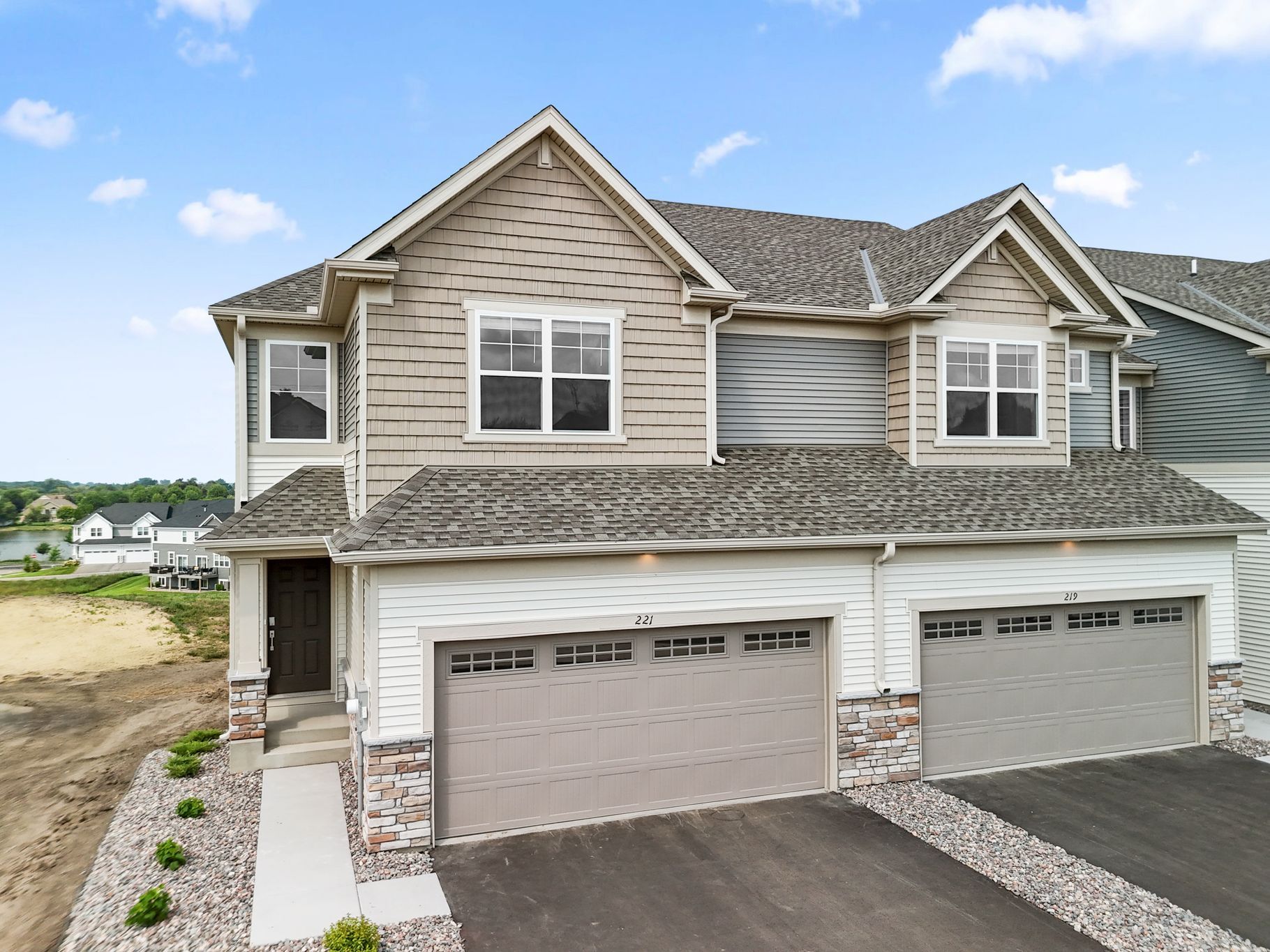 1 Waterford Richmond QMI H S8210 Front Yard 2of4 F1