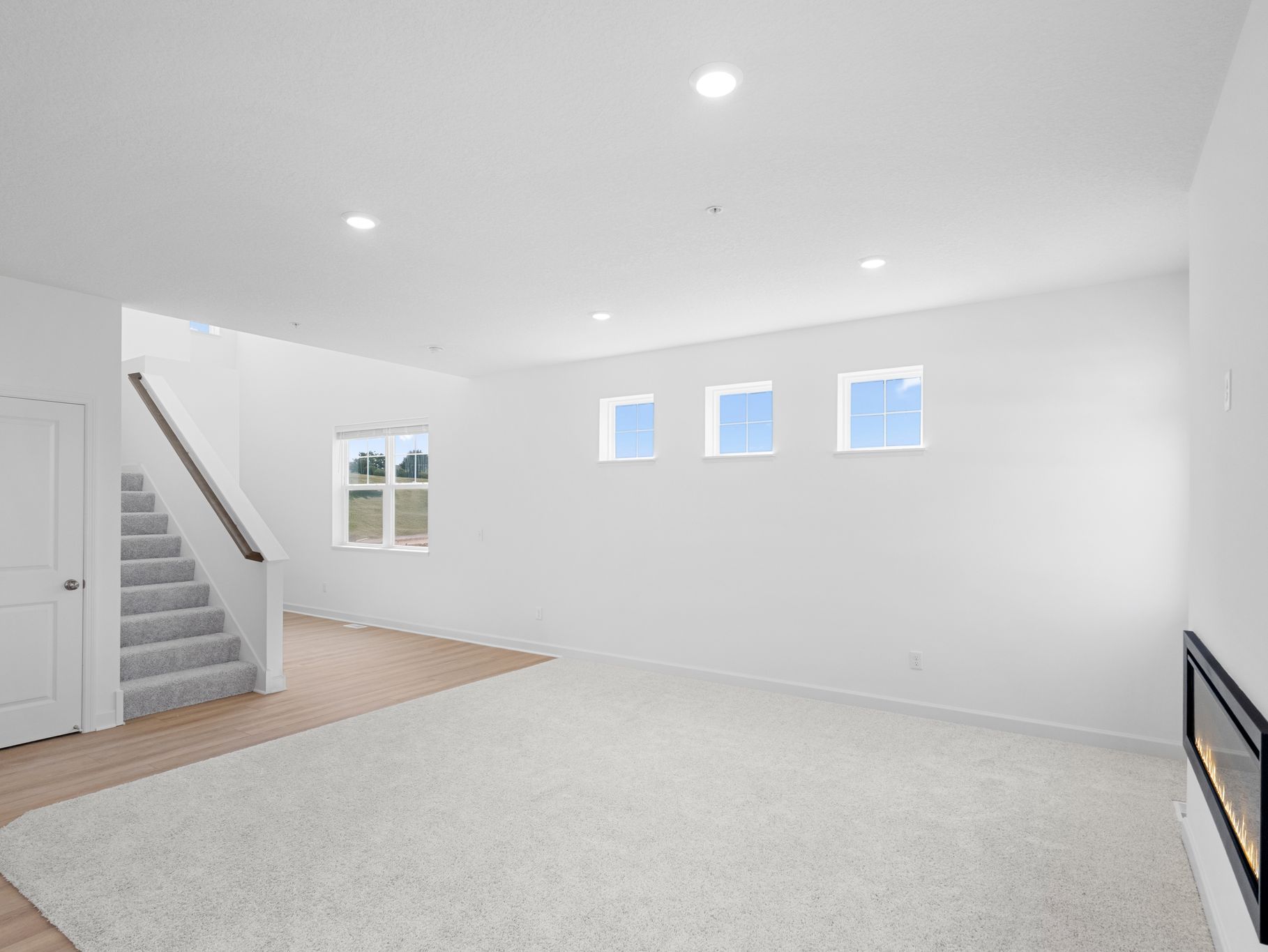 9 Waterford Richmond QMI H S8210 Great Room 2of5 F1