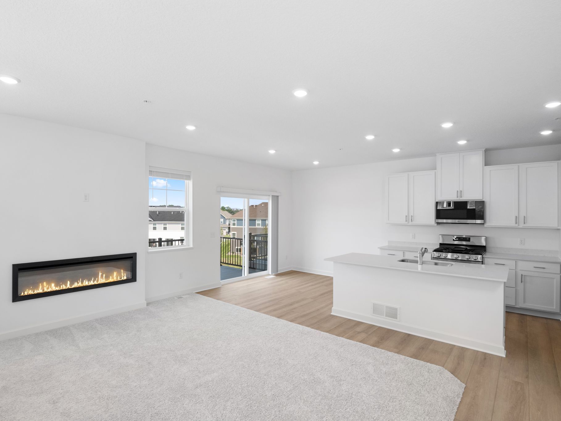 11 Waterford Richmond QMI H S8210 Great Room 4of5 F1