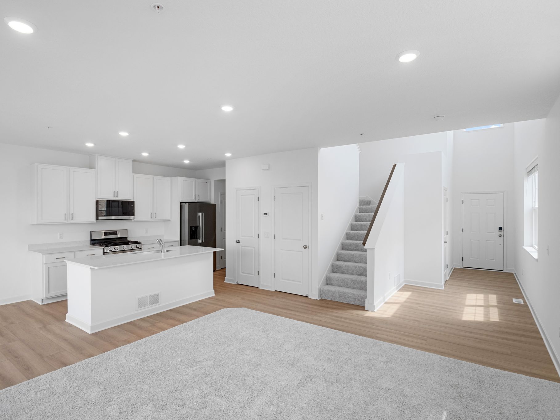 12 Waterford Richmond QMI H S8210 Great Room 5of5 F1