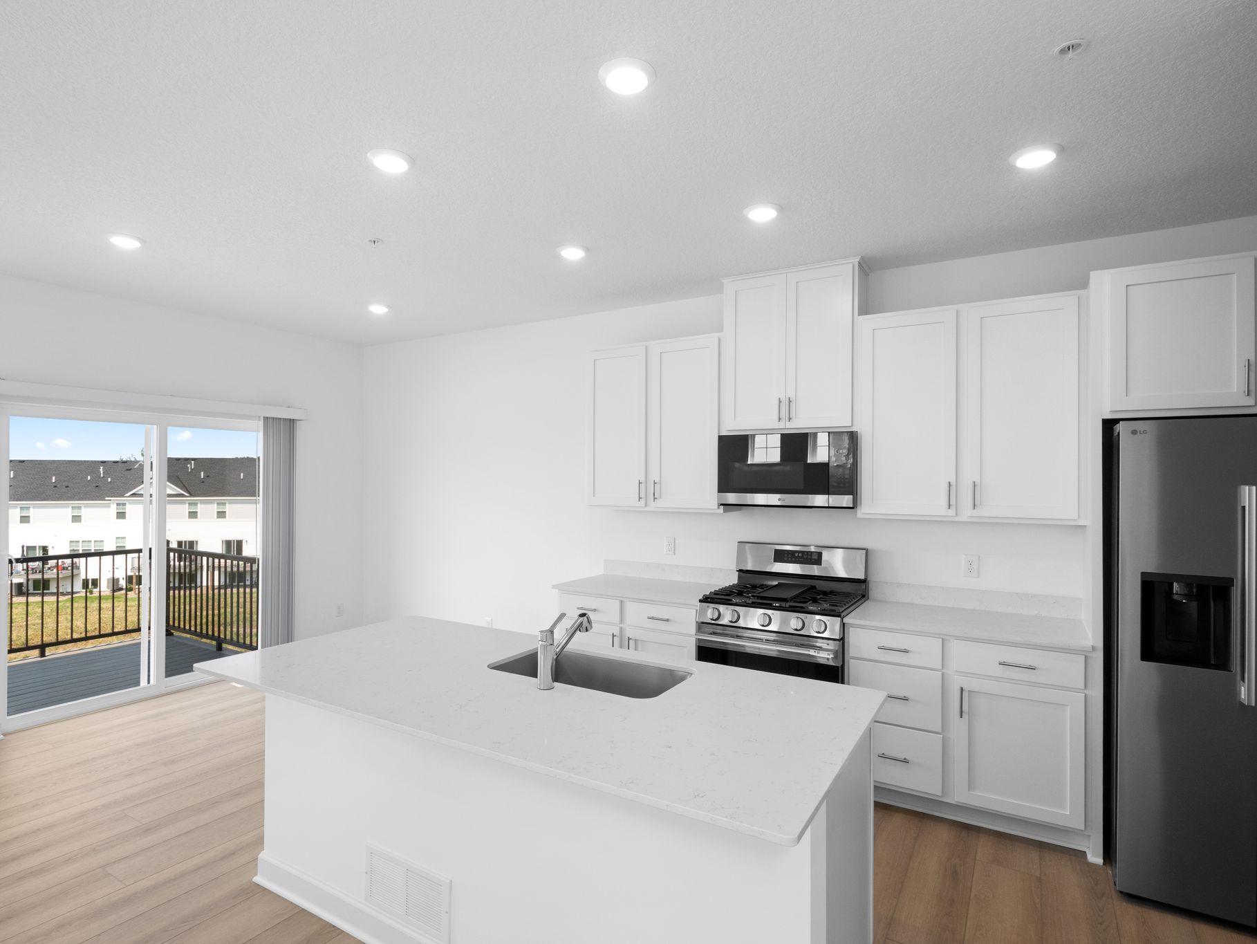 13 Waterford Richmond QMI H S8210 Kitchen 1of2 F1