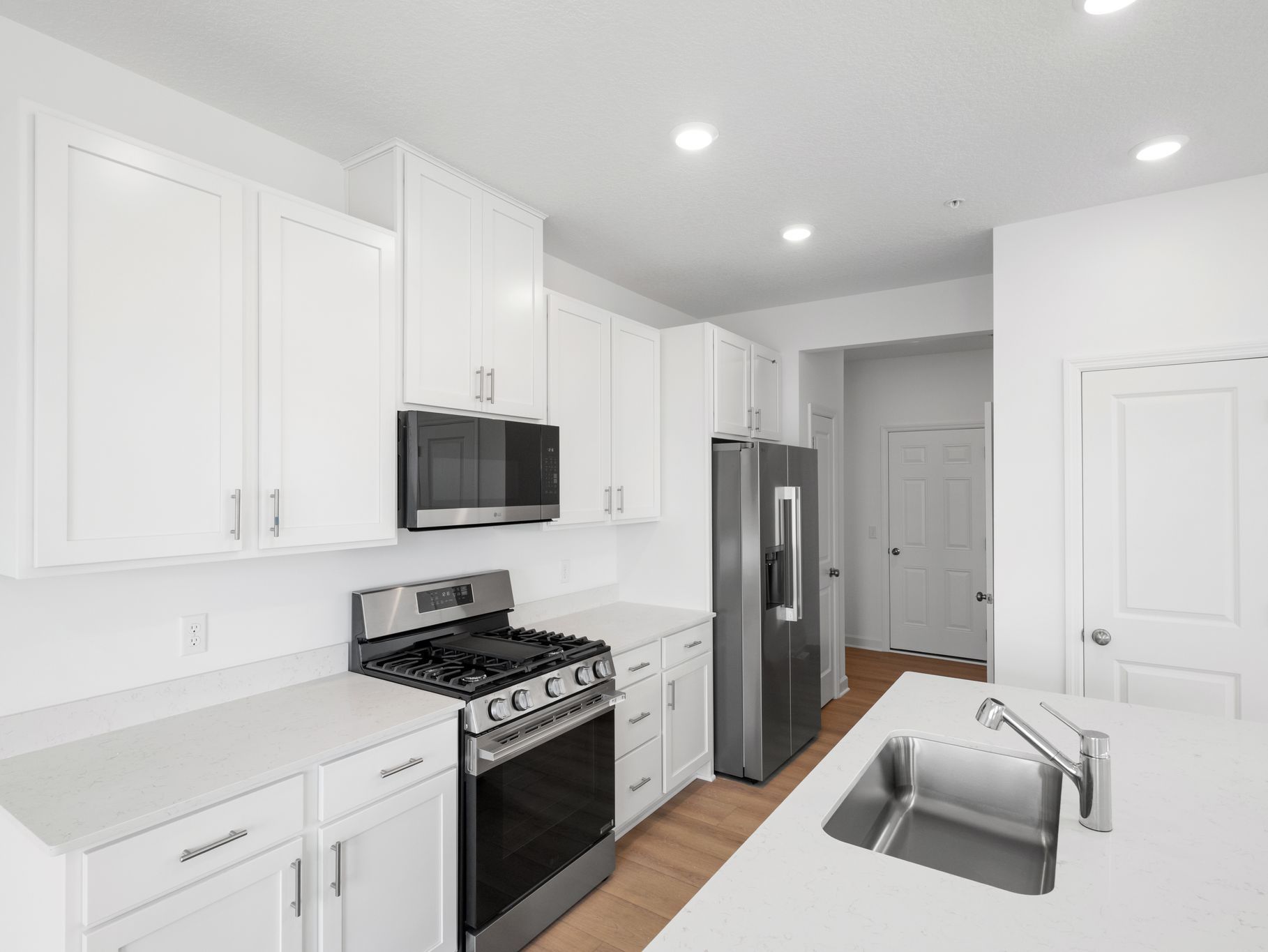 14 Waterford Richmond QMI H S8210 Kitchen 2of2 F1
