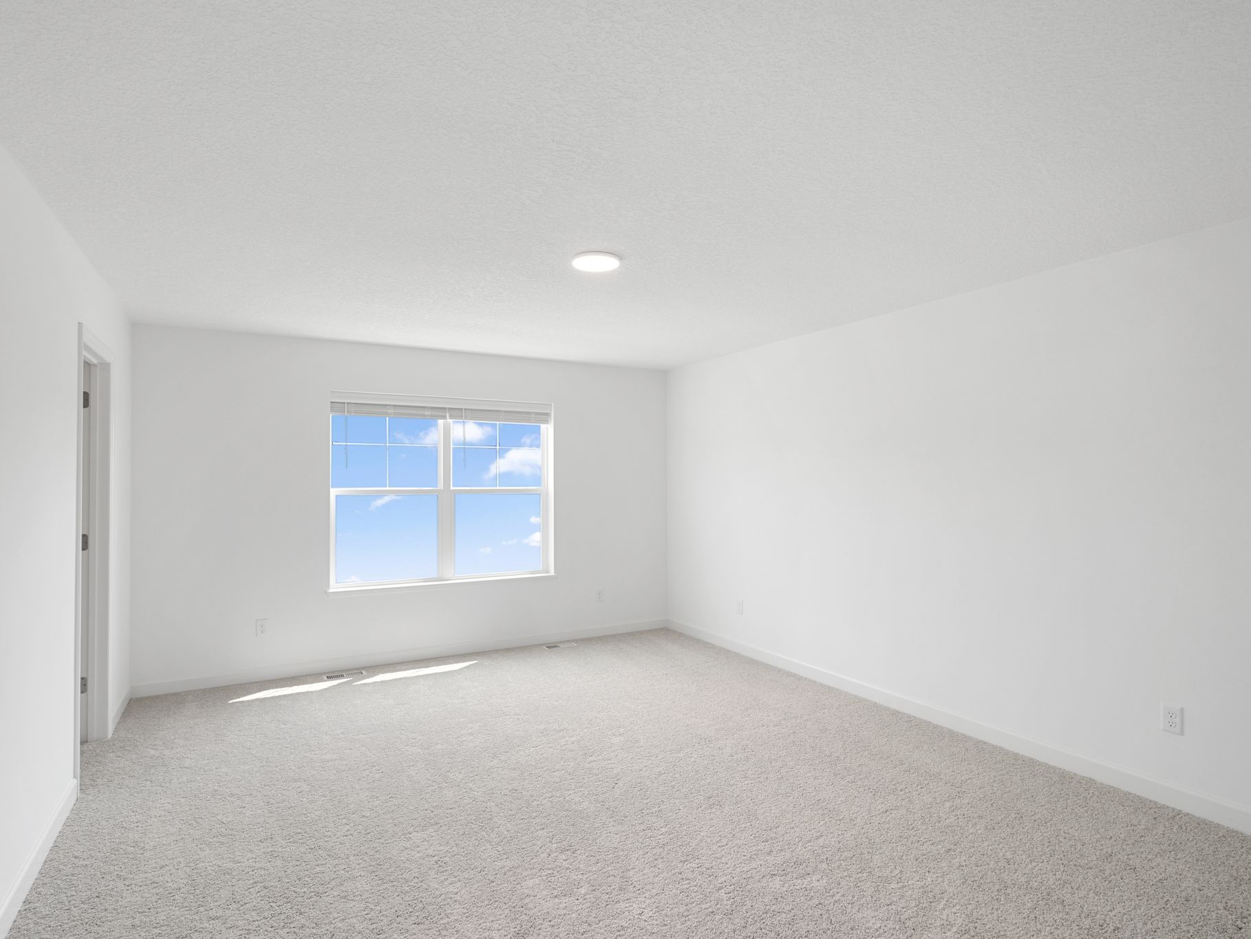 17 Waterford Richmond QMI H S8210 Owners Bedroom 1of2 F2