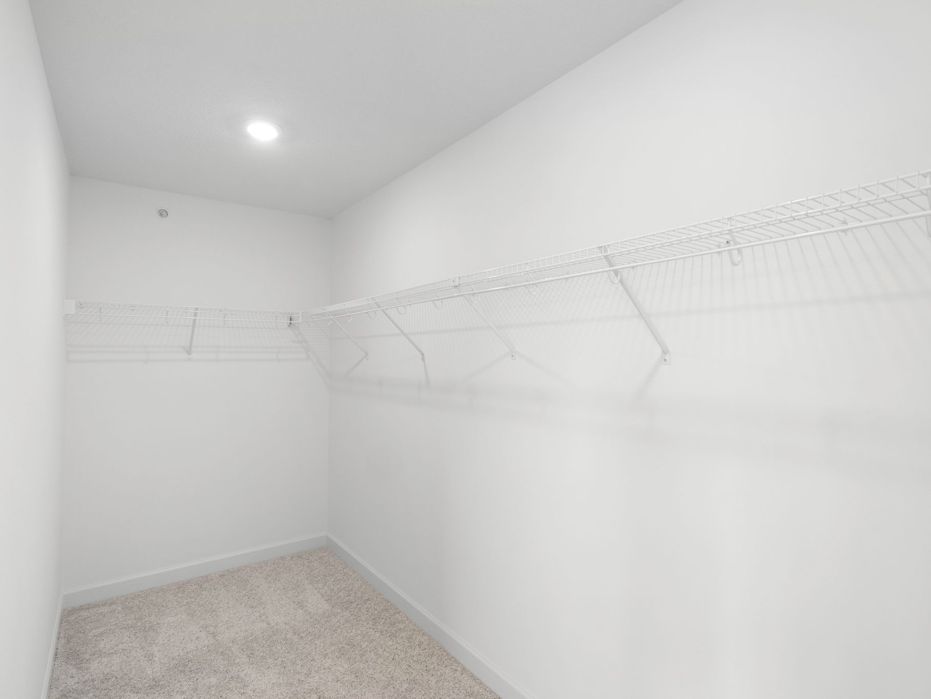 19 Waterford Richmond QMI H S8210 Owners Closet F2