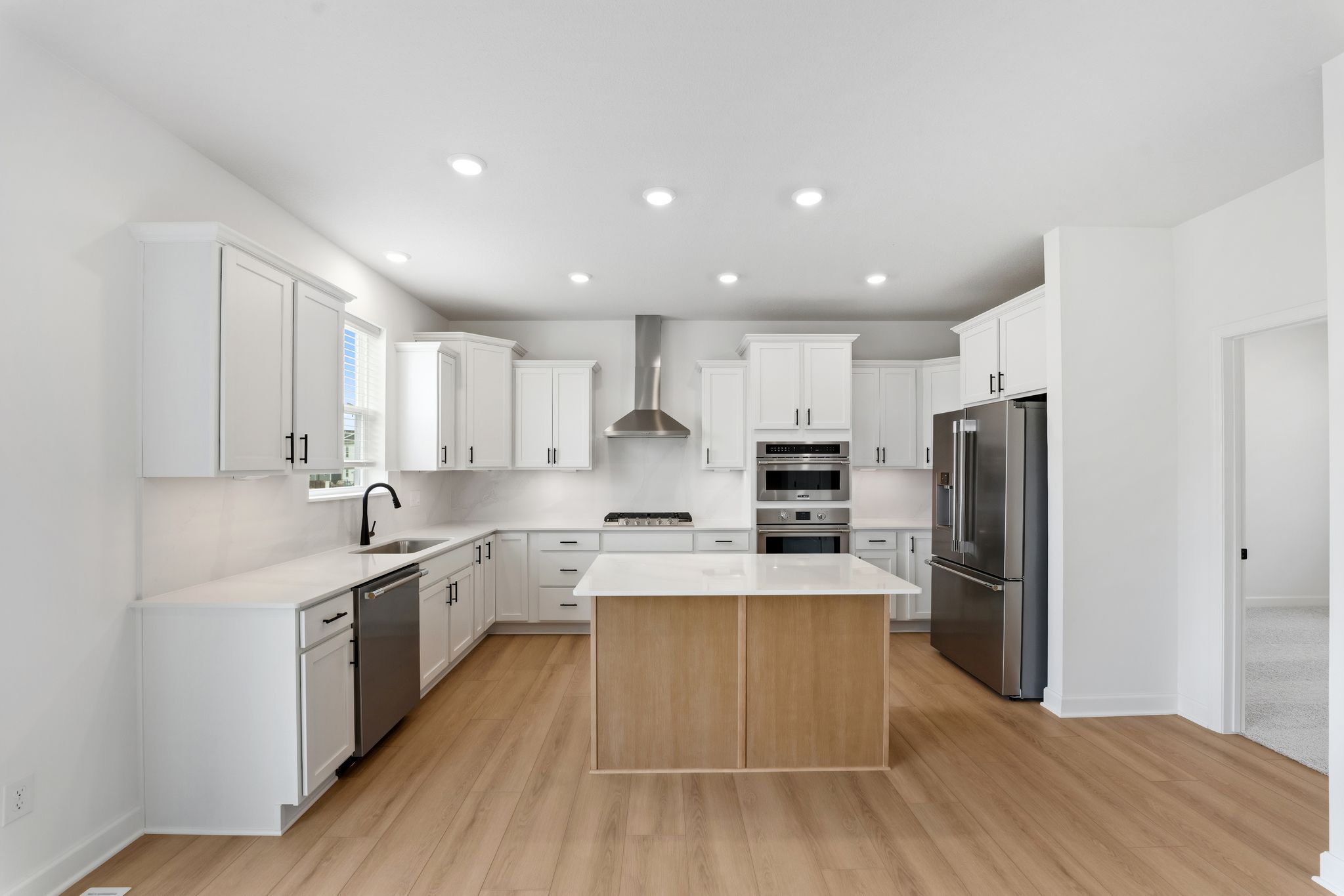 12 Timber Creek Springfield QMI H S3401 Kitchen 1of2 F1