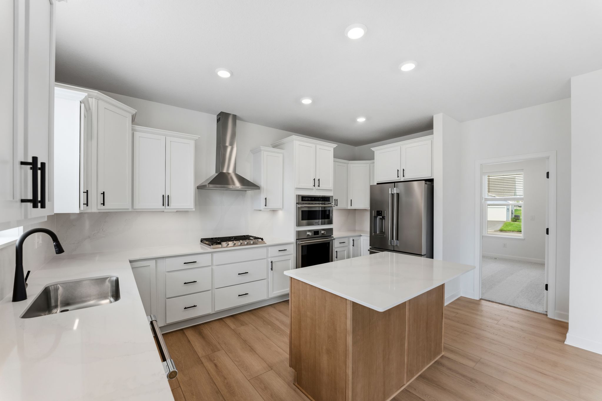 13 Timber Creek Springfield QMI H S3401 Kitchen 2of2 F1