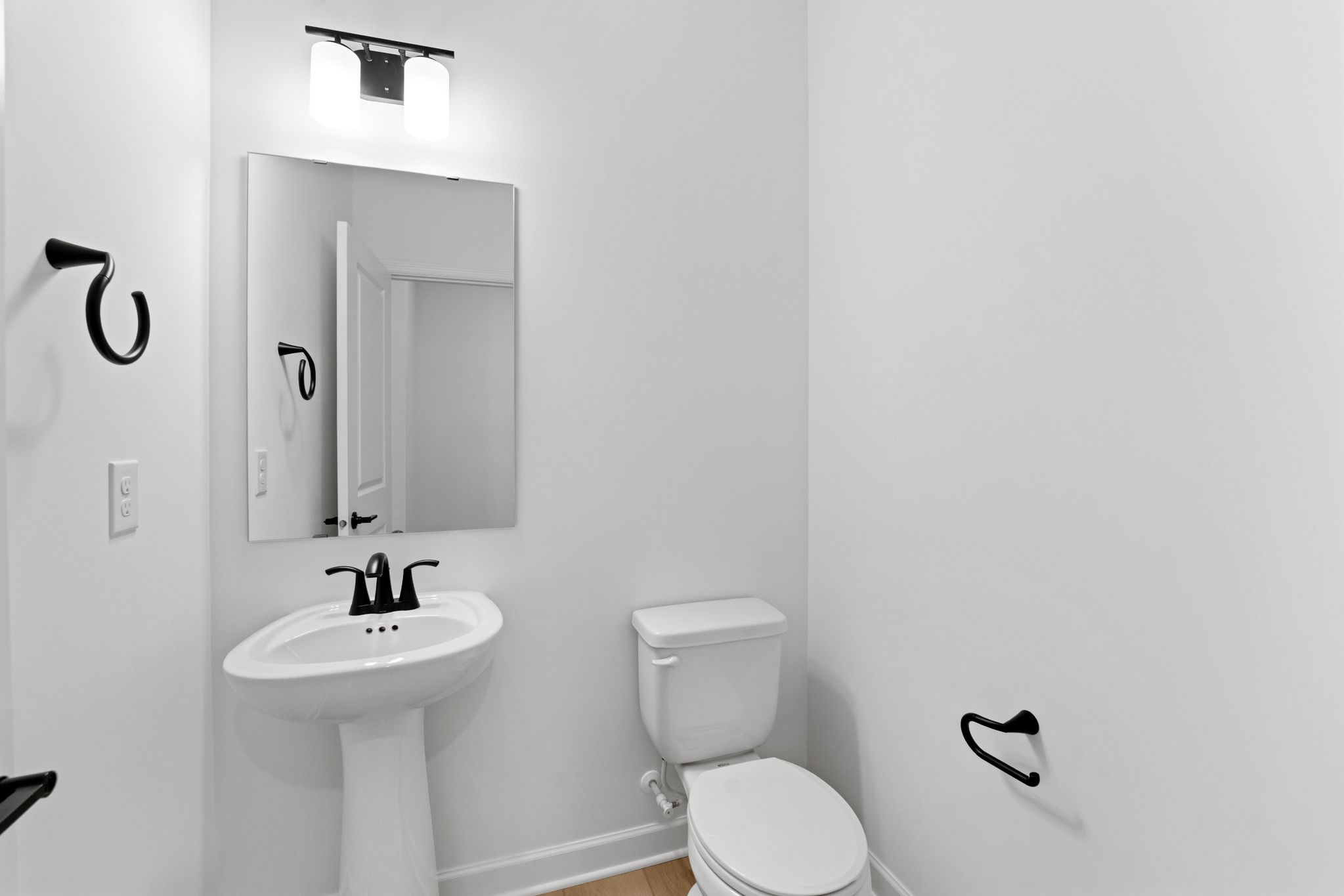 17 Timber Creek Springfield QMI H S3401 Powder Room F1