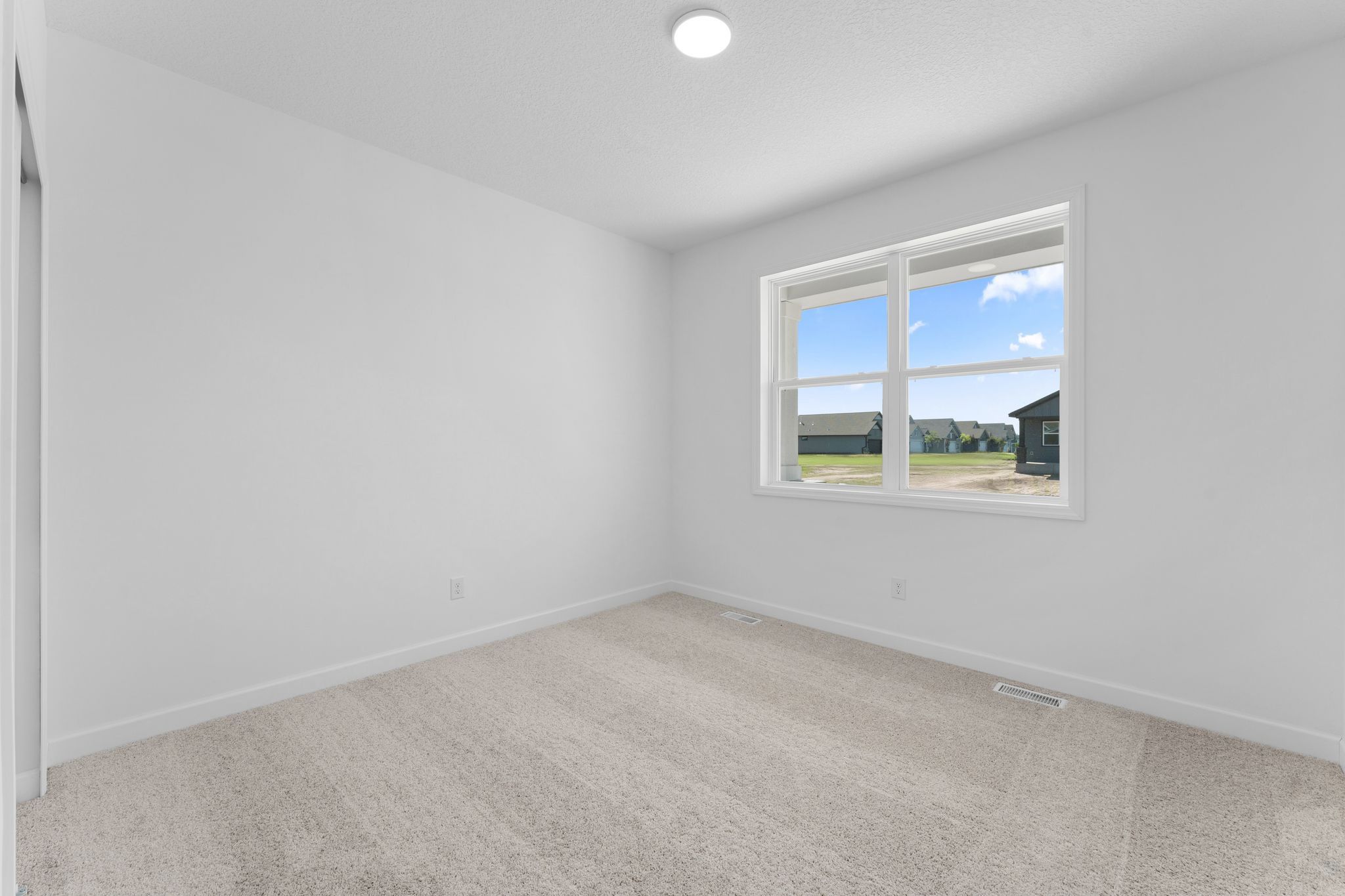 6 Lexington Waters Brisbane QMI H S22222543119 Bedroom 1of2 F1