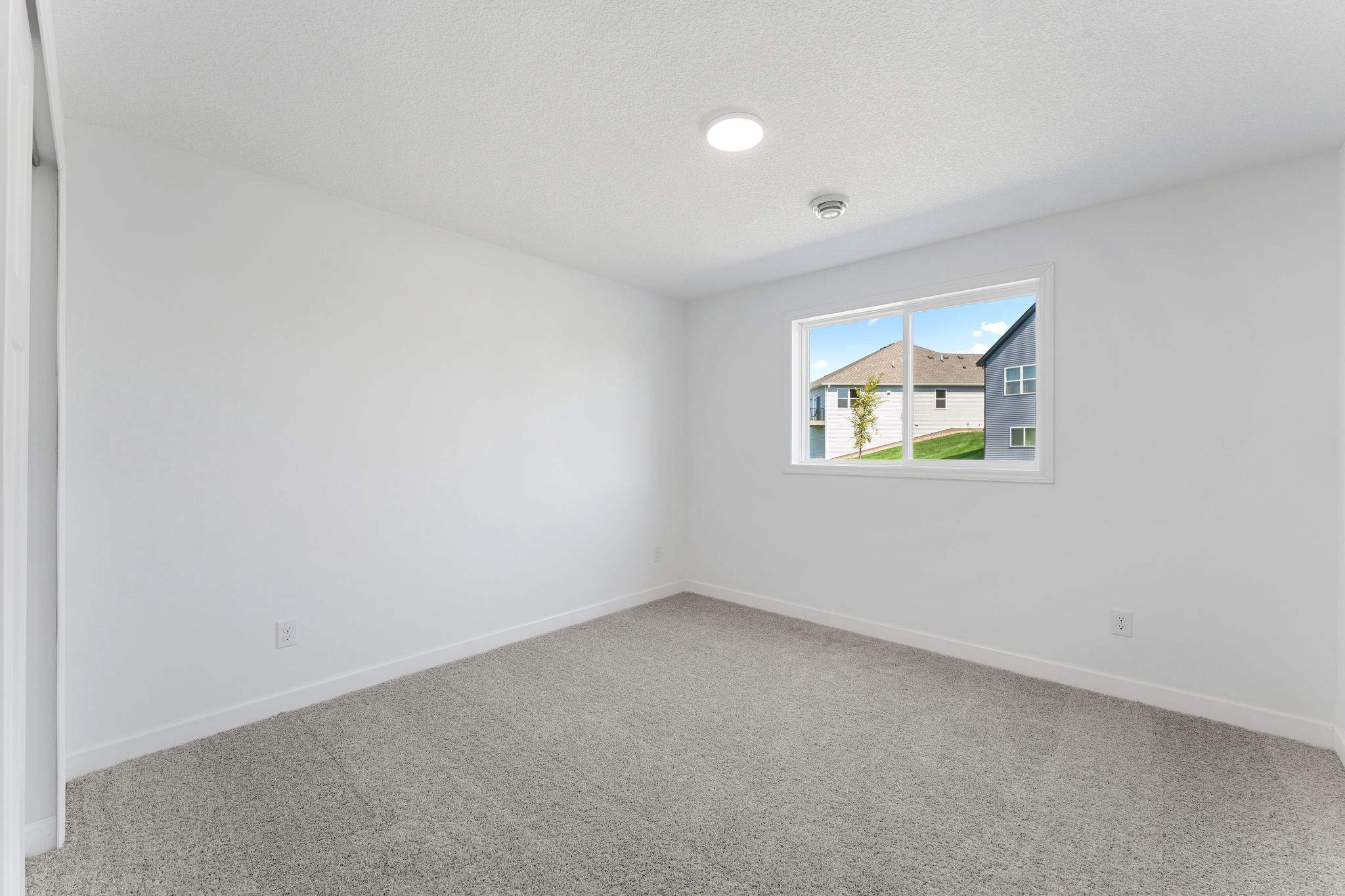 7 Lexington Waters Brisbane QMI H S22222543119 Bedroom 2of2 F0