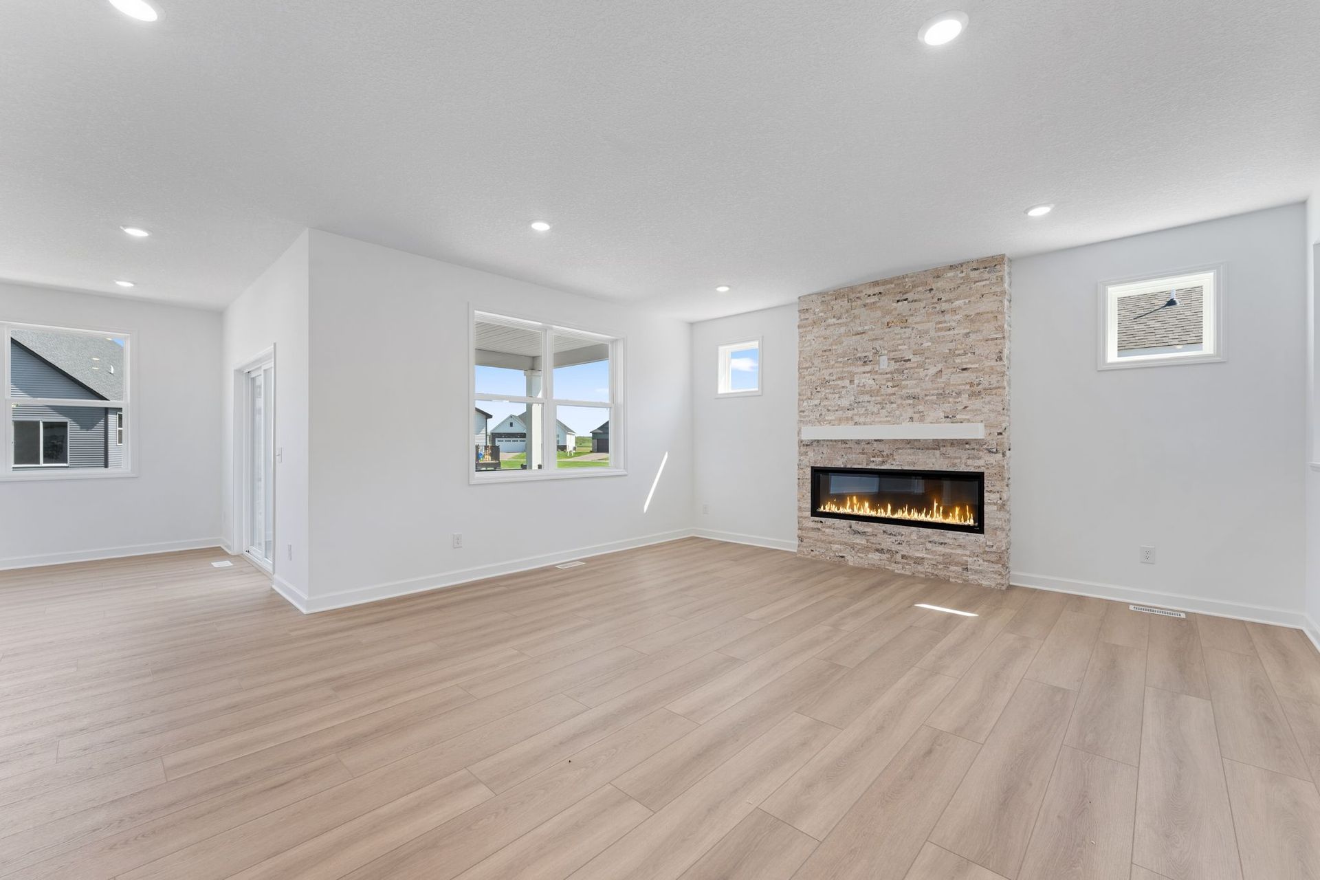 9 Lexington Waters Brisbane QMI H S22222543119 Great Room 1of2 F1